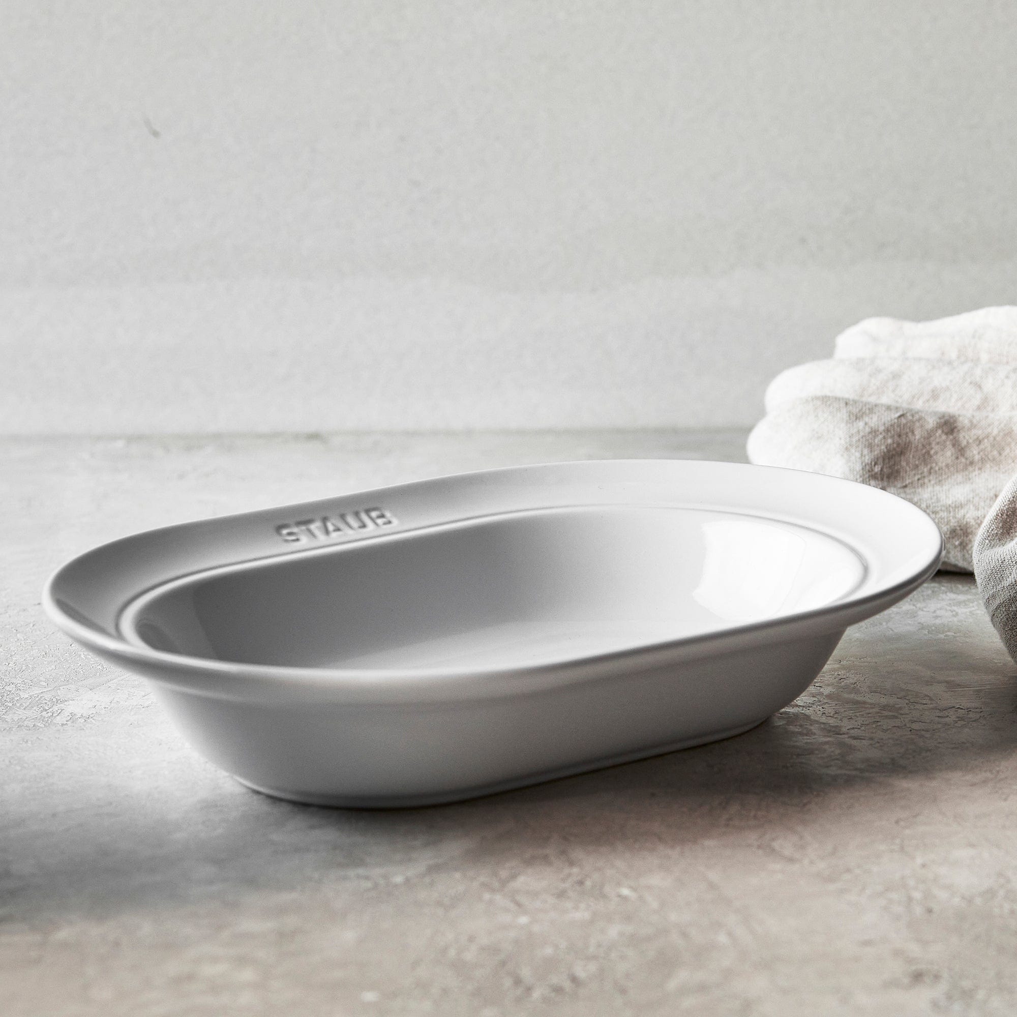 Staub Ceramic Dinnerware 10-inch Oval Serving Dish - White