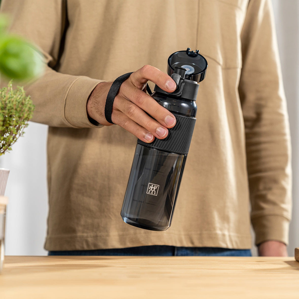 Zwilling Tritan 24-ounce Water Bottle - Black