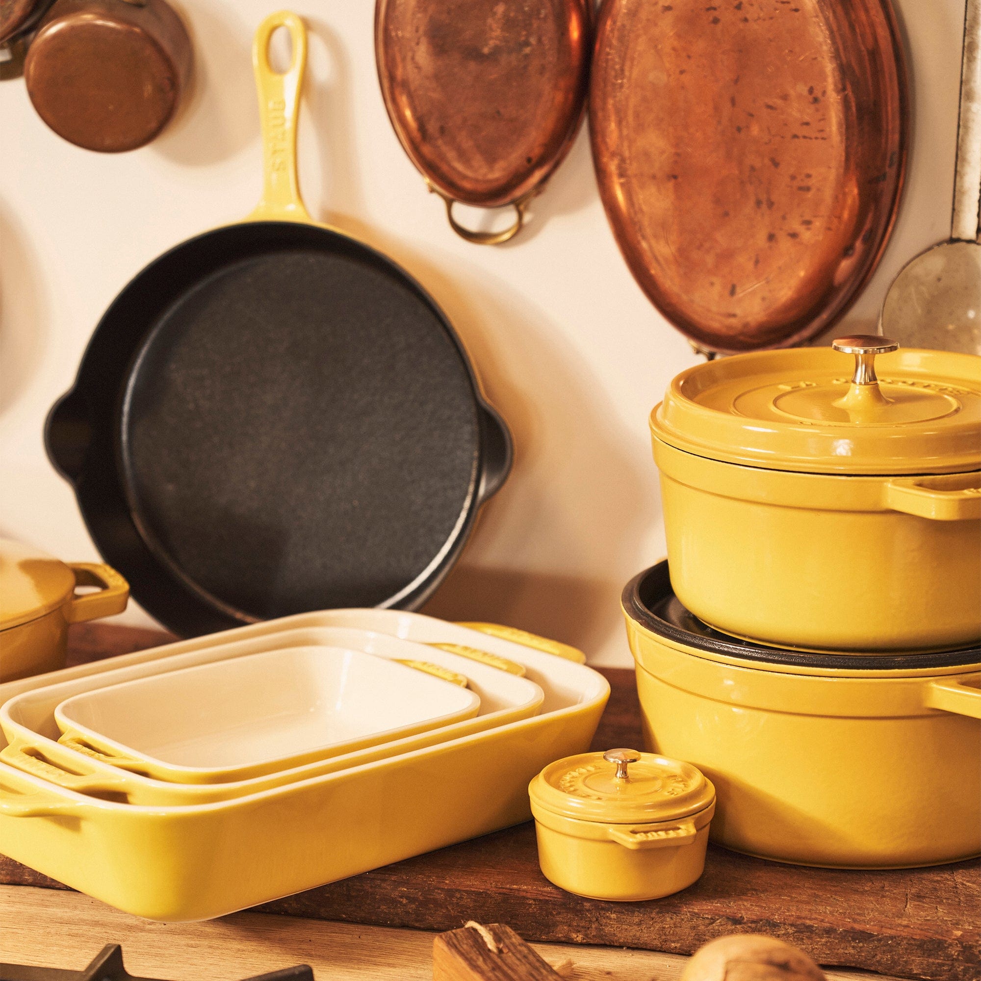 Staub Cast Iron 7-qt Round Cocotte, Dutch Oven - Citron