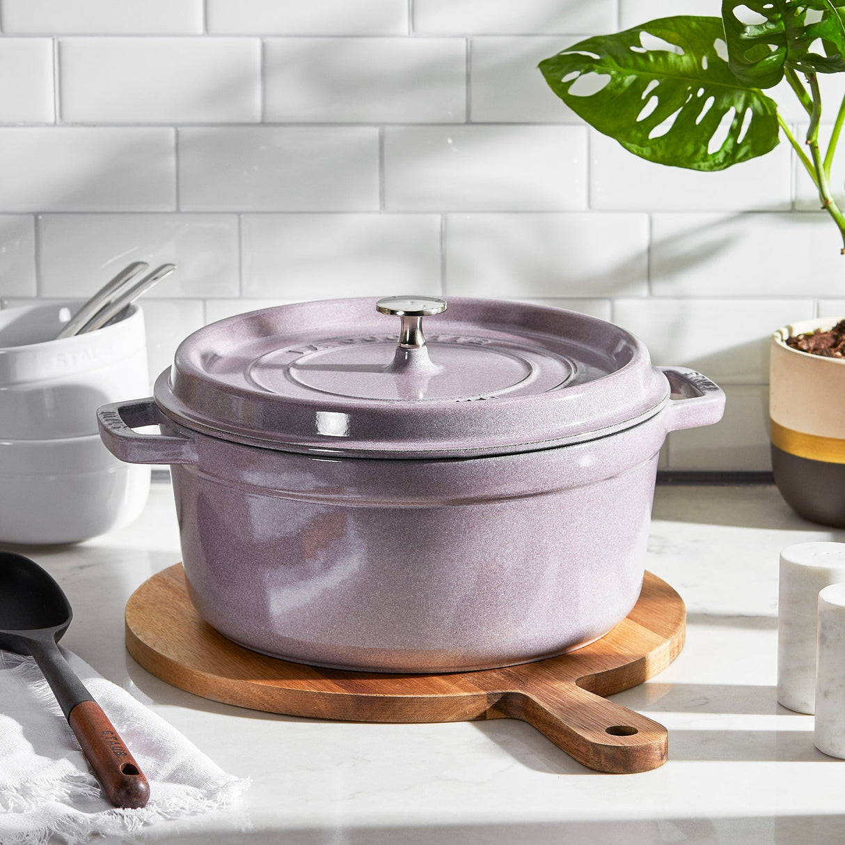 Staub Cast Iron 5.5-qt Round Cocotte, Dutch Oven - Lilac