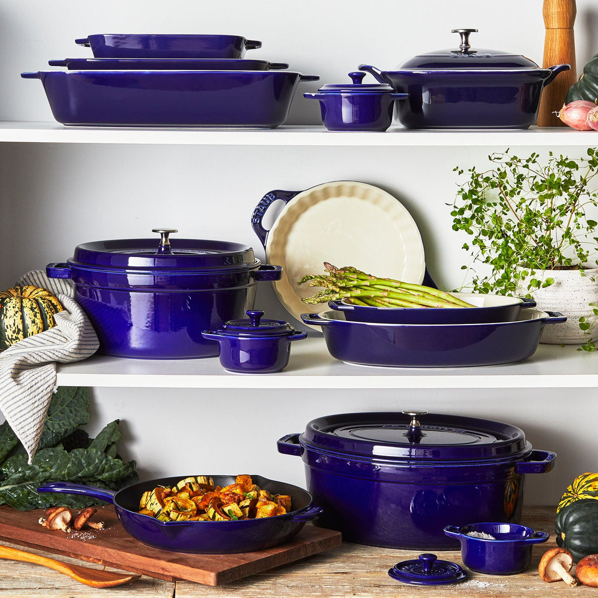Staub Ceramic 9-inch Pie Dish - Dark Blue
