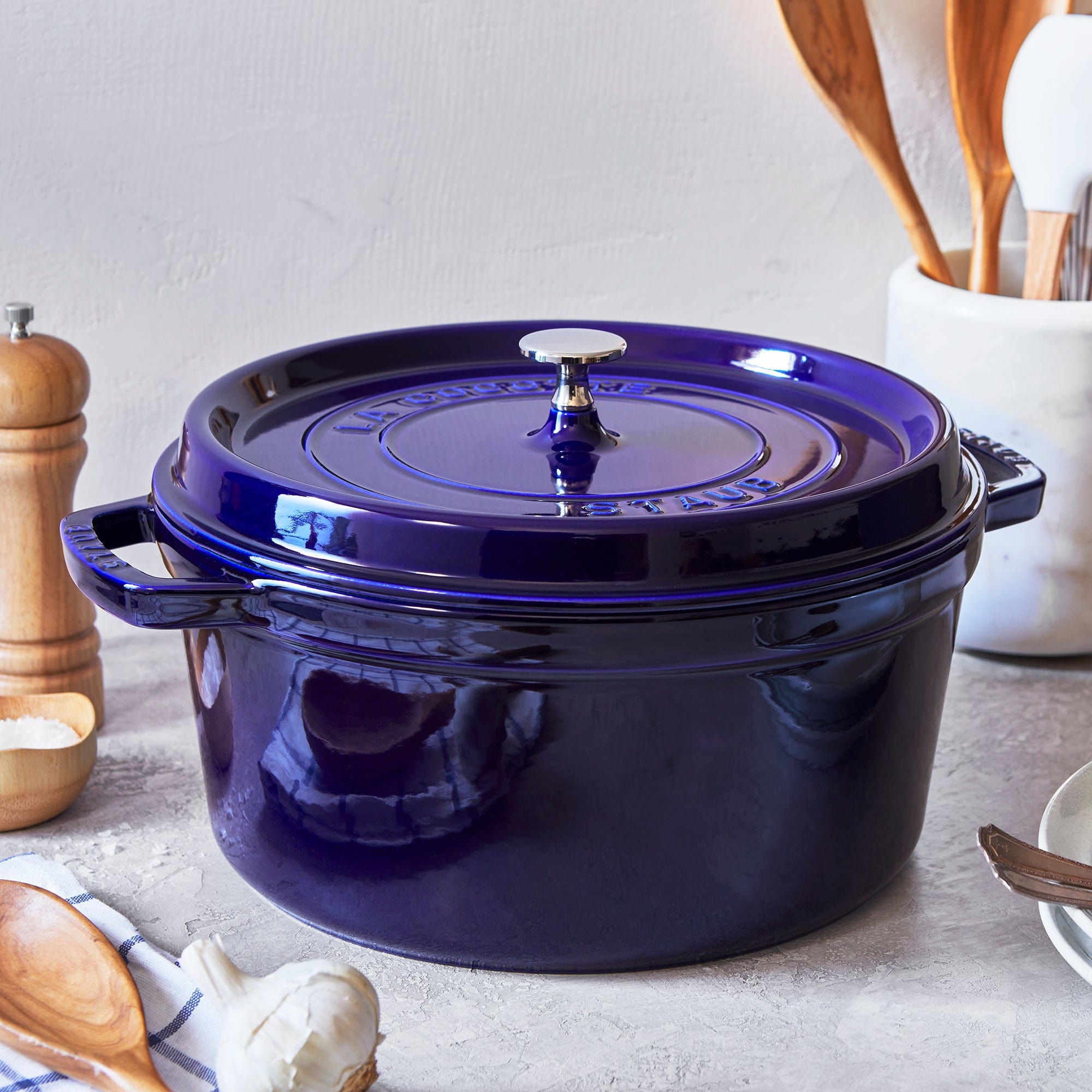 Staub Cast Iron 7-qt Round Cocotte, Dutch Oven - Dark Blue