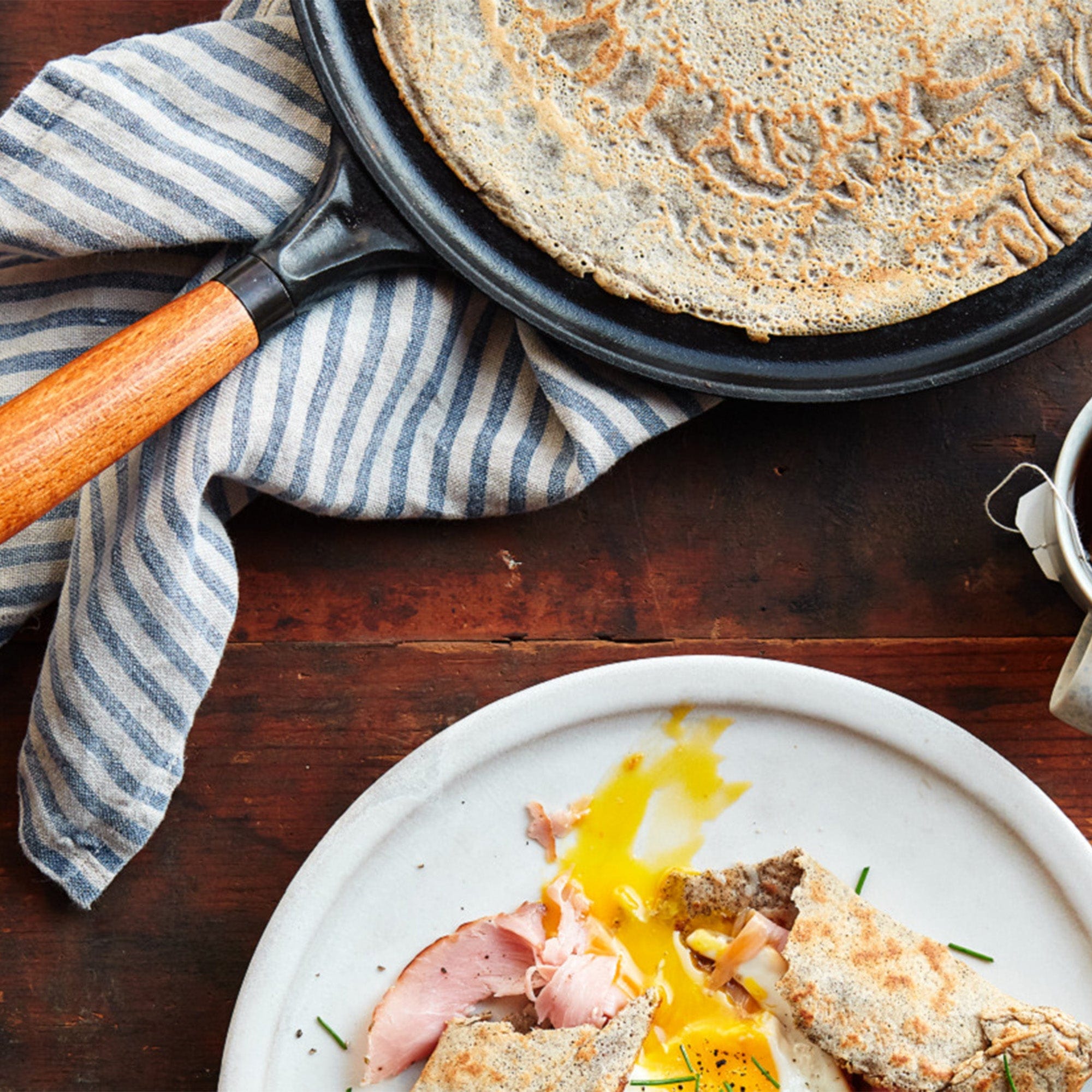 Staub Cast Iron 11-inch Crepe Pan with Spreader & Spatula - Matte Black