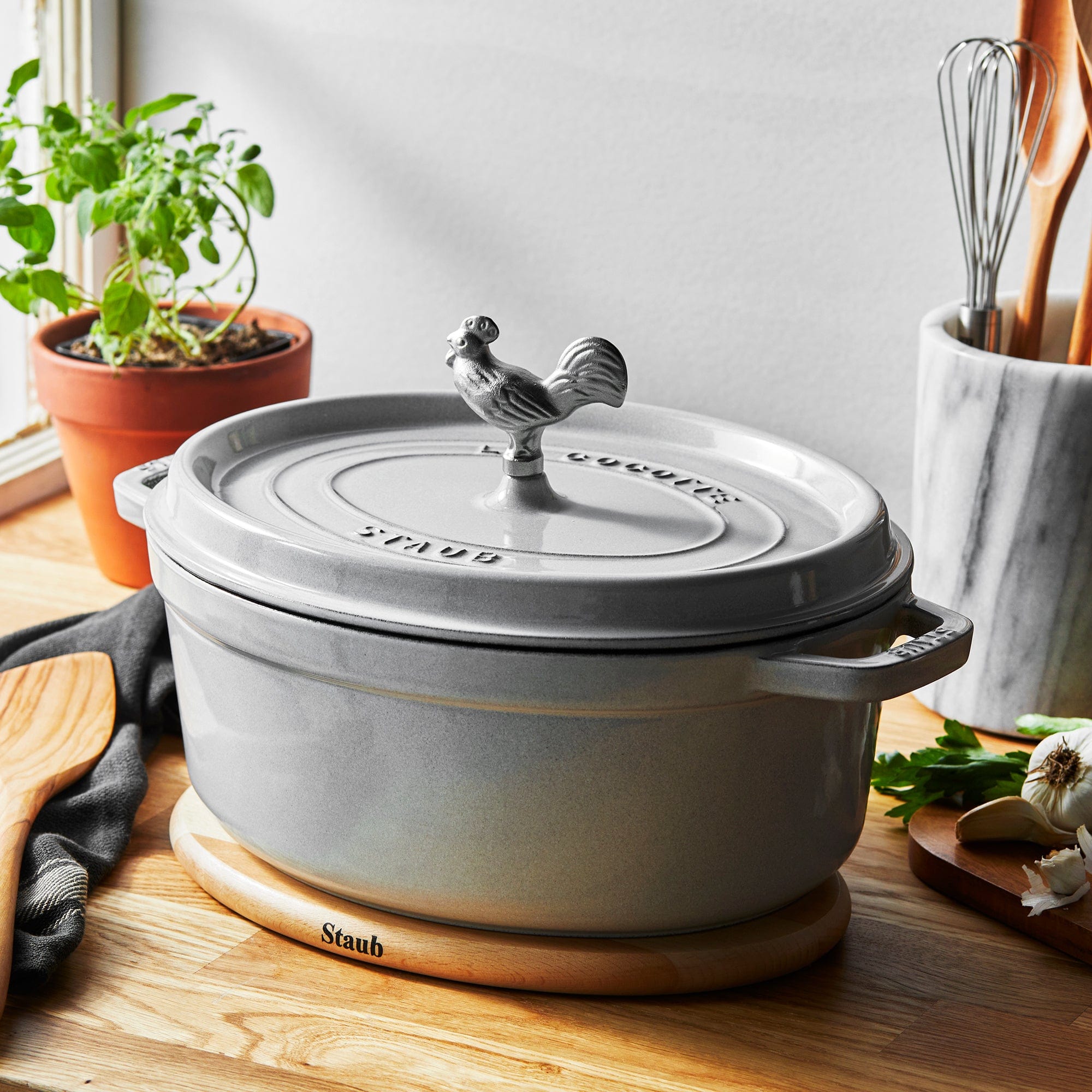 Staub Cast Iron 5.75-qt Coq au Vin Oval Cocotte, Dutch Oven - White Truffle