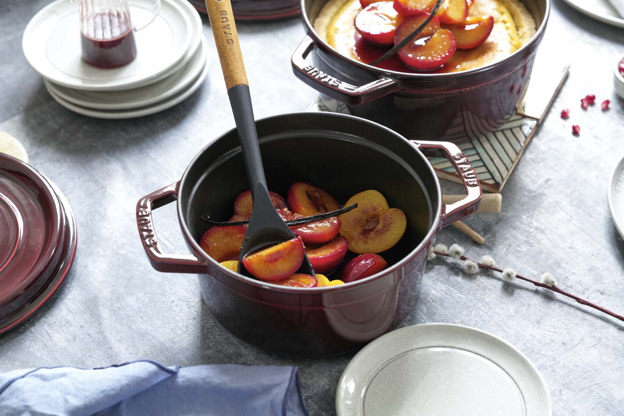 Staub Cast Iron 2.75-qt Round Cocotte, Dutch Oven - Grenadine