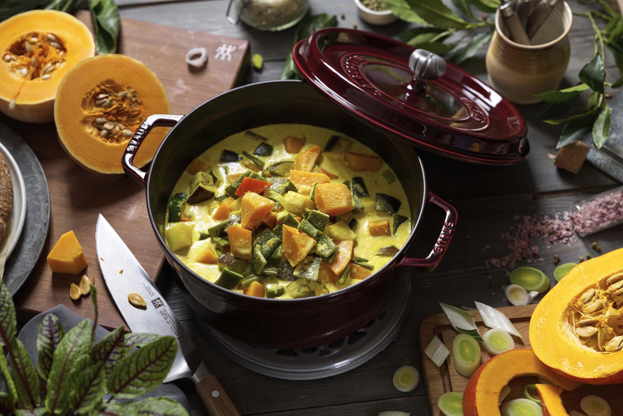 Staub Cast Iron 5.5-qt Round Cocotte, Dutch Oven - Grenadine