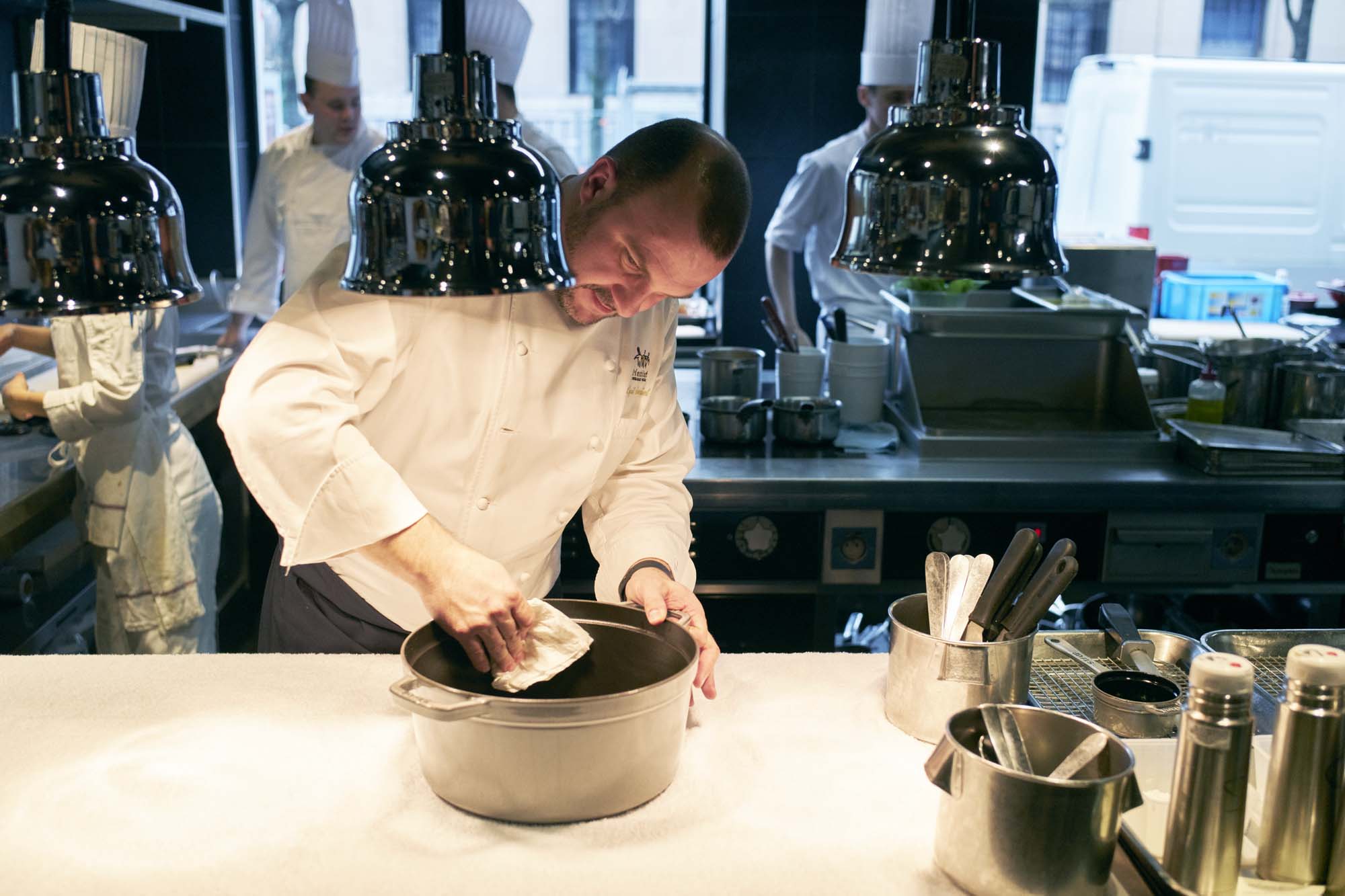 Staub Cast Iron 9-qt Round Cocotte, Dutch Oven - Graphite Grey