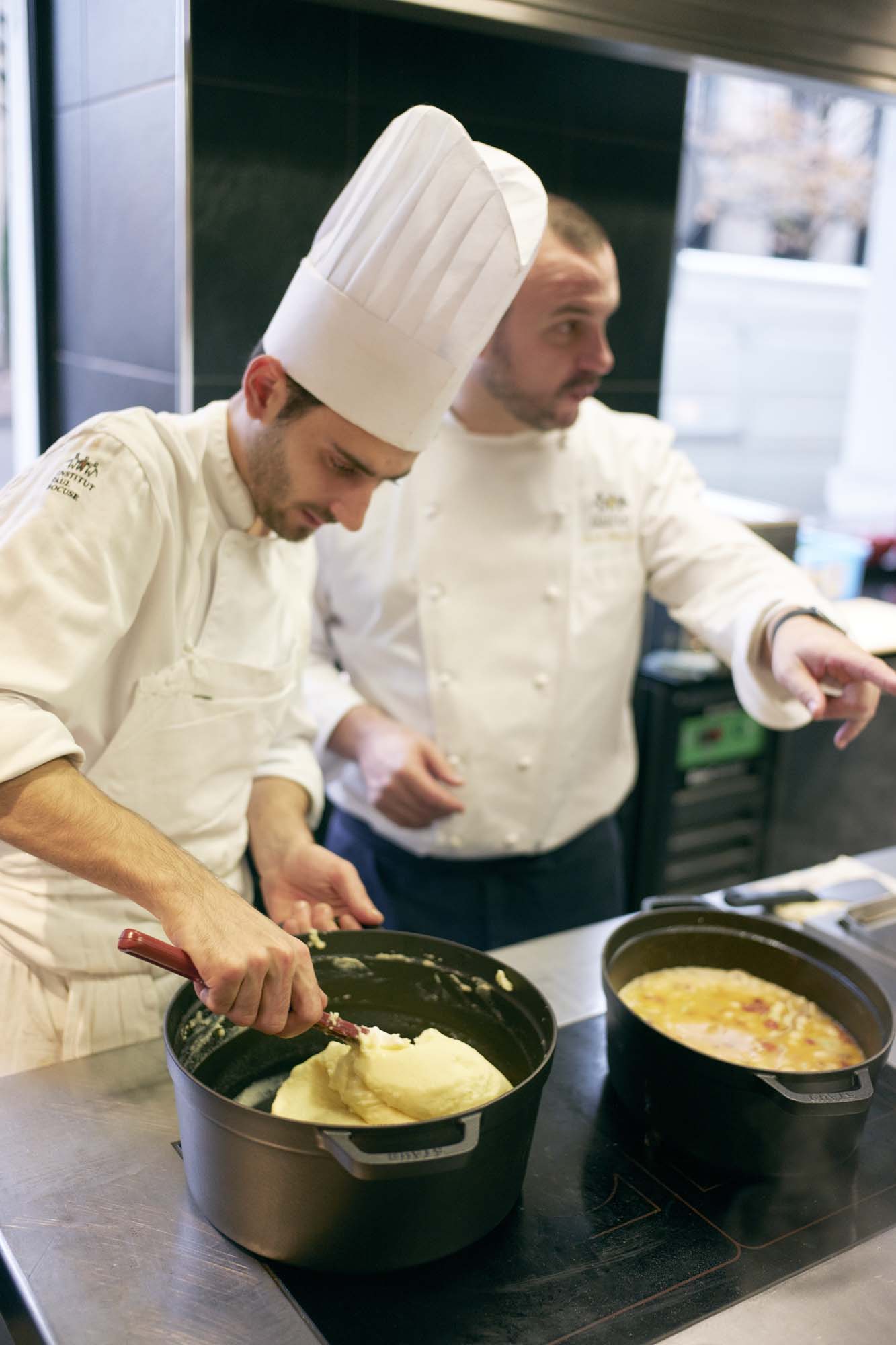 Staub Cast Iron 13.25-qt Round Cocotte, Dutch Oven - Matte Black
