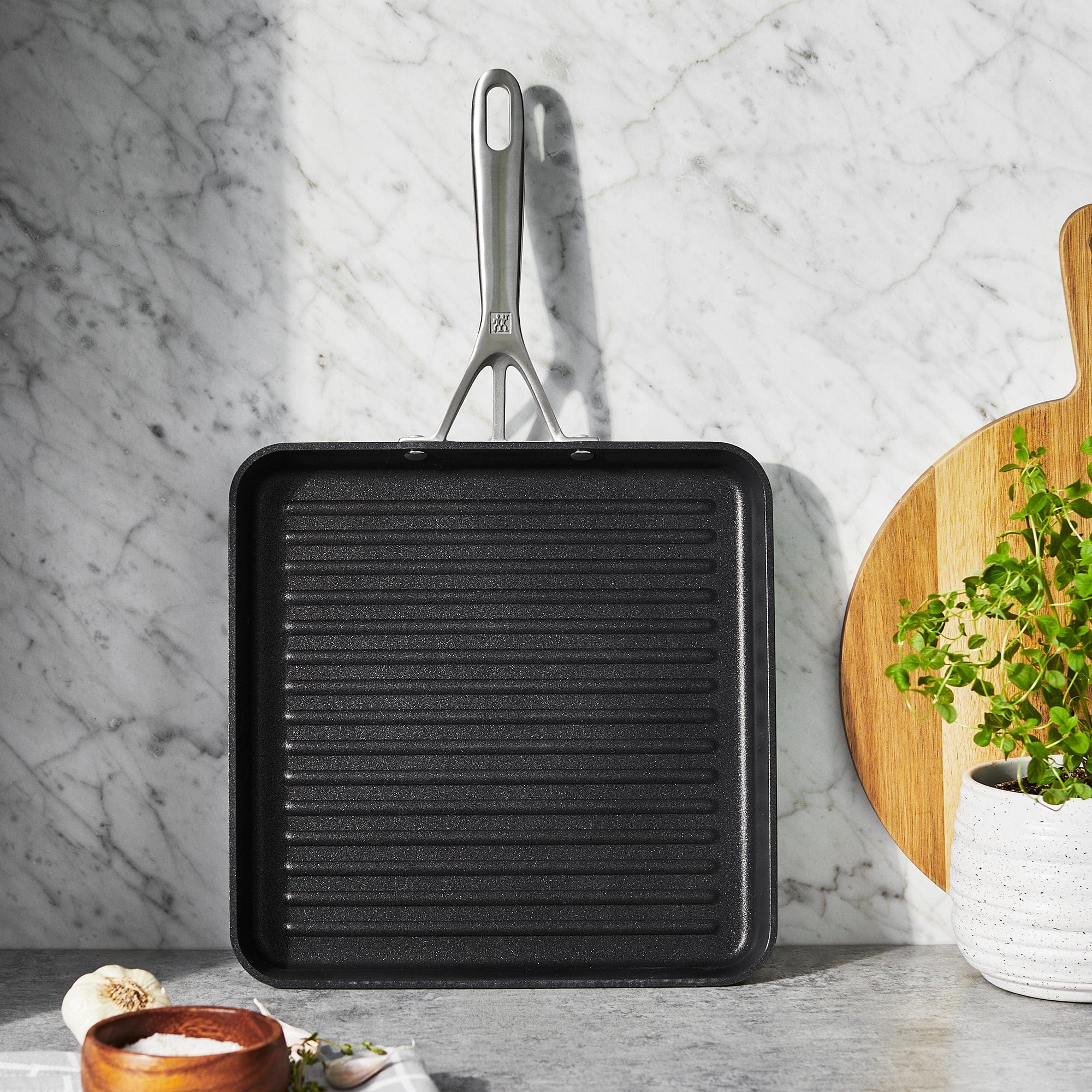 Zwilling Motion Hard Anodized 11 x 11-inch Aluminum Nonstick Square Grill