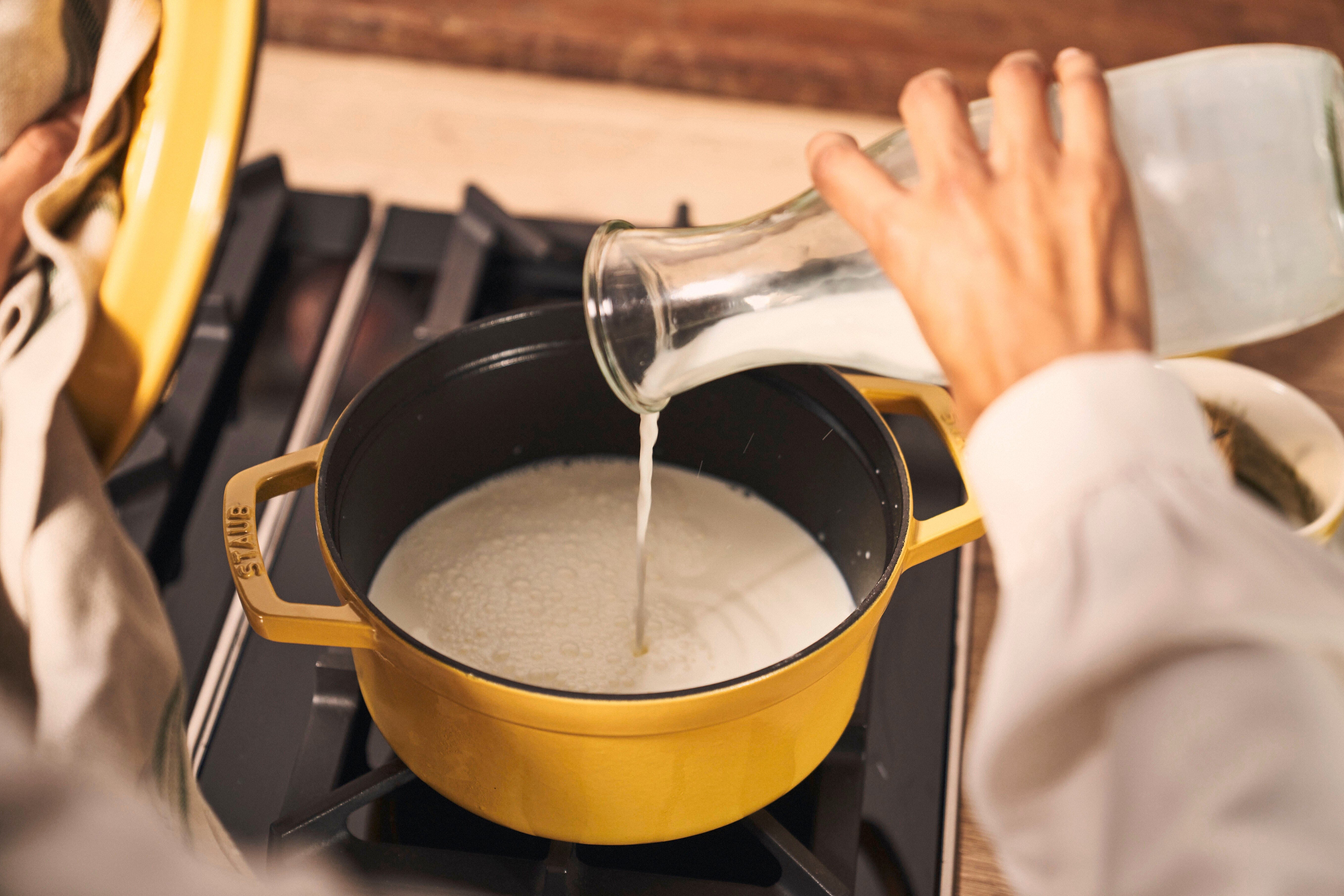 Staub Cast Iron 5.5-qt Round Cocotte, Dutch Oven - Citron