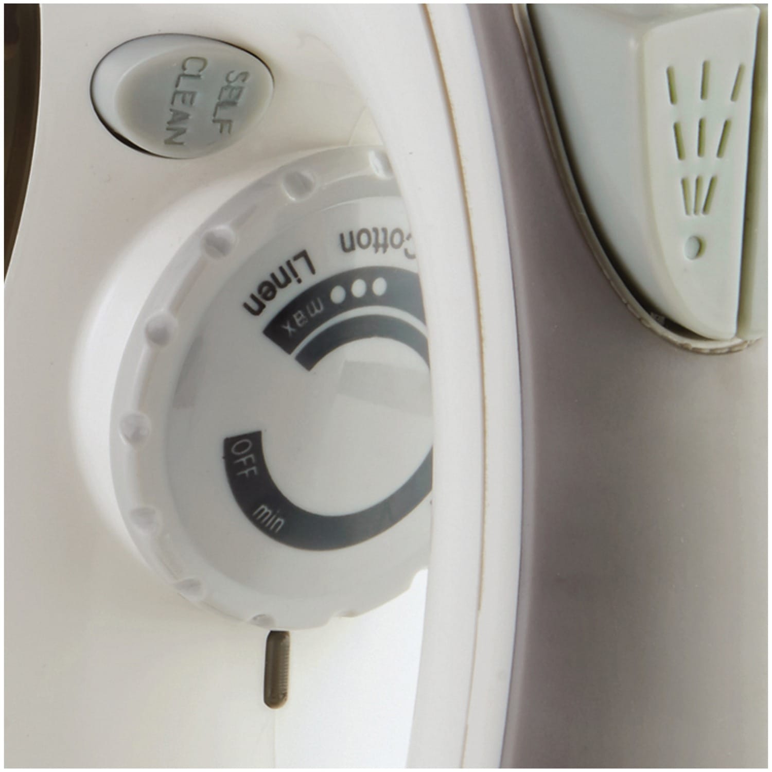 Brentwood 1200-Watt Nonstick Steam Iron with Retractable Cord, White