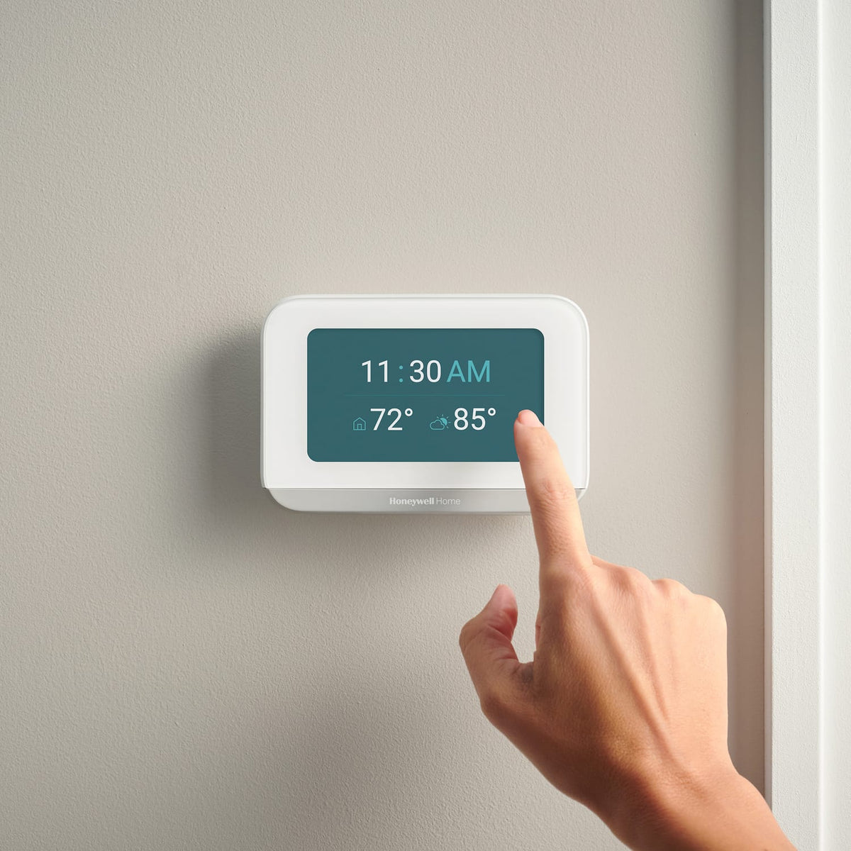 Honeywell Home X7B Smart Thermostat with Humidity Monitoring and Customizable Touchscreen Display