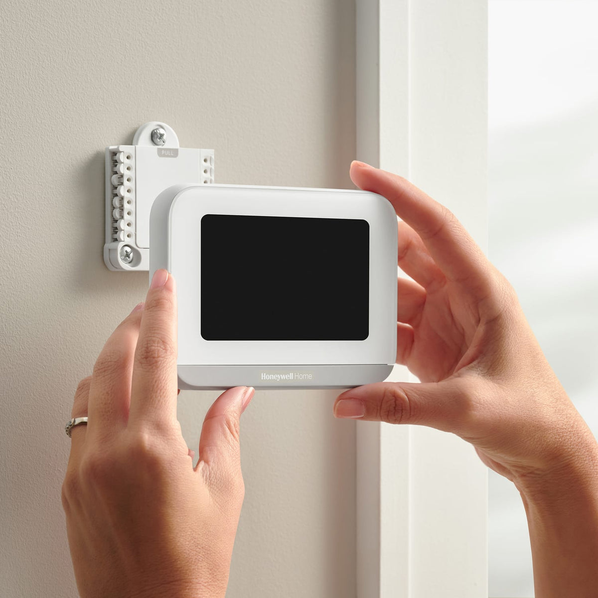 Honeywell Home X7B Smart Thermostat with Humidity Monitoring and Customizable Touchscreen Display