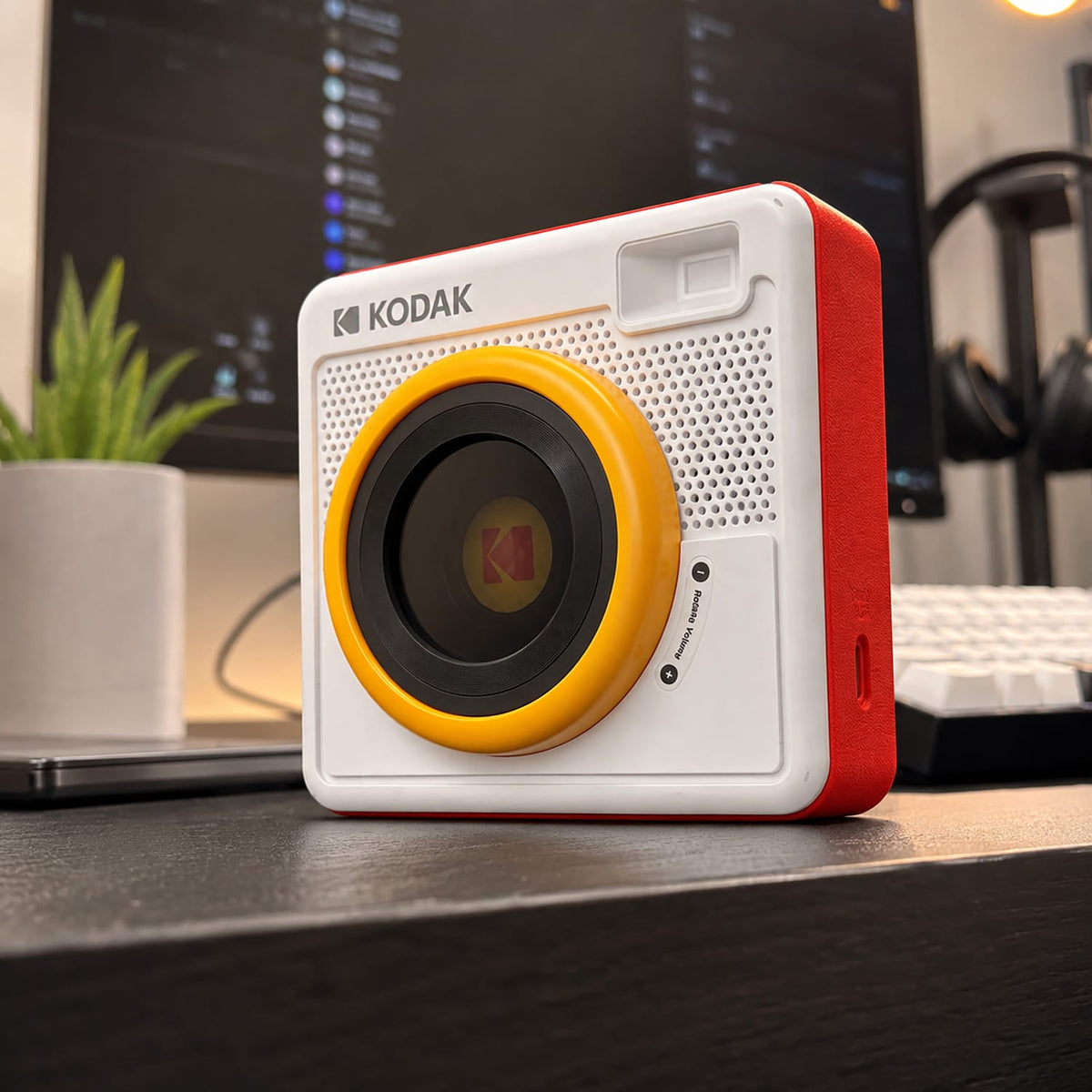 Kodak Spin Portable Rechargeable Bluetooth Speaker with TWS, Flashlight, IPX4, Hi-Res Audio, up to 5 Hours Play Time