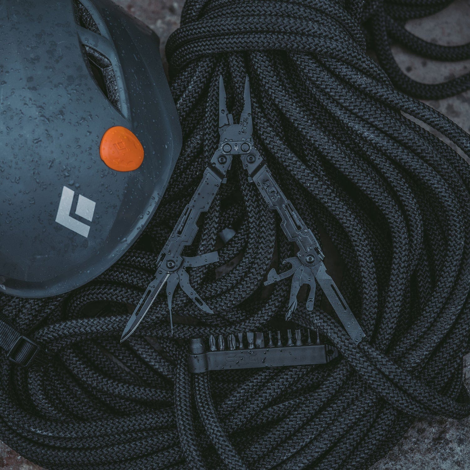 SOG PowerAccess Deluxe 21-in-1 Multi-Tool, Black