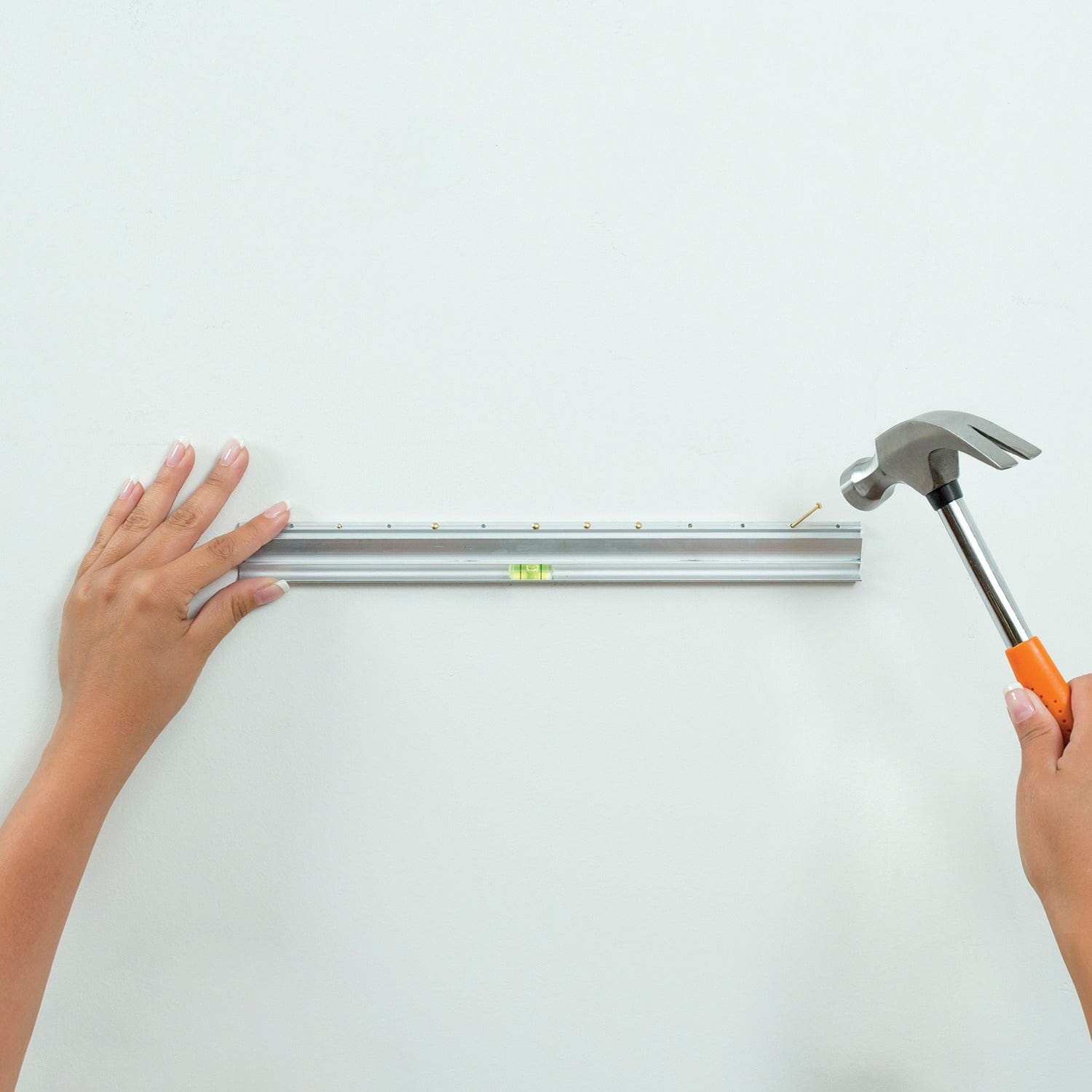 Hangman Apartment 50-Lb. No-Stud Picture and Mirror Hanger