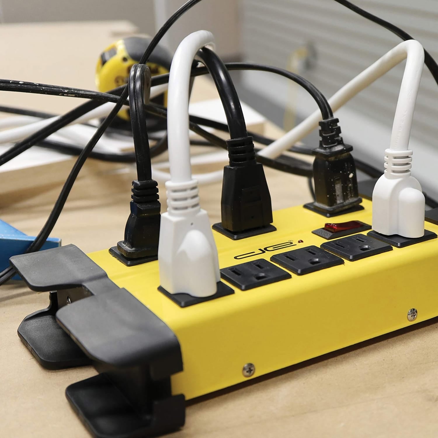 Digital Energy 8-AC Outlet 1050-Joules Heavy-Duty Metal Surge Protector Power Strip with Cord Management, 15-Ft. Cord with Straight Plug