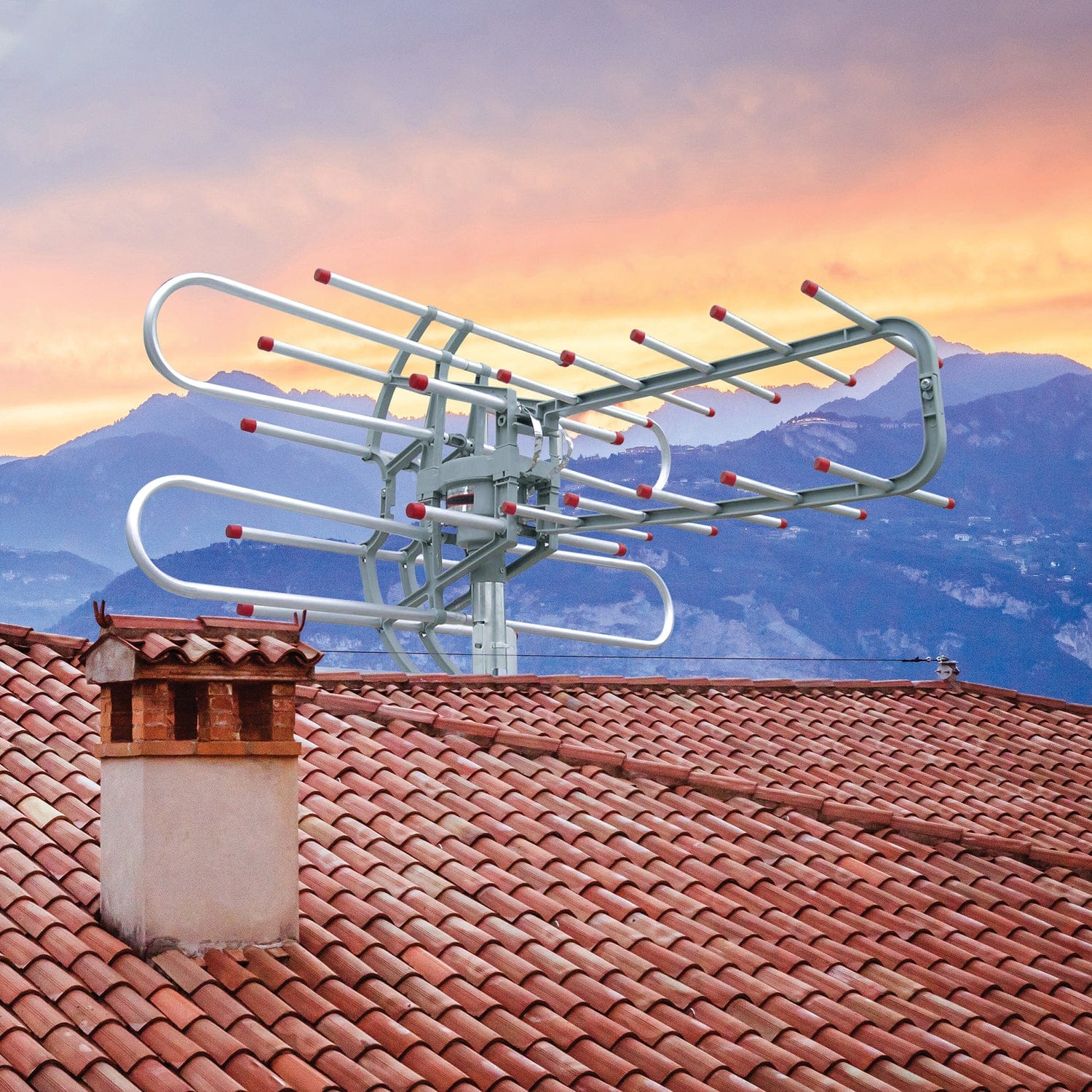 QFX HD/DTV/UHF/VHF/FM 360° Rotating Outdoor Antenna