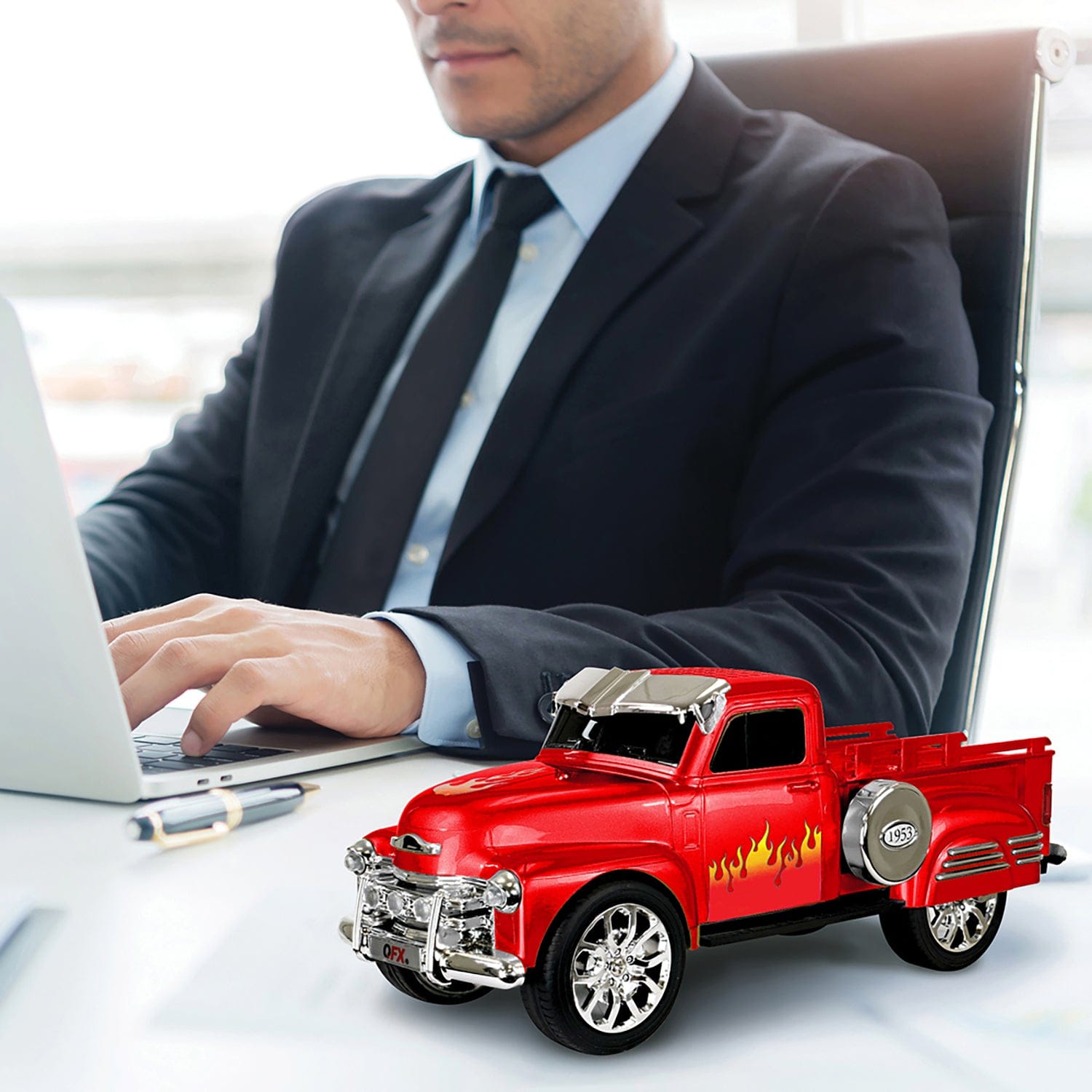 QFX BT-1953 Retro Truck Bluetooth Speaker, Red
