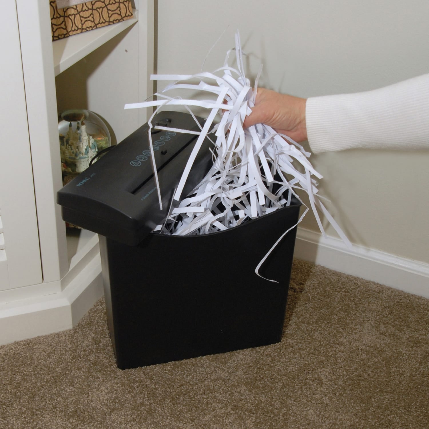 Royal JS55 5-Sheet Crosscut Shredder with Basket