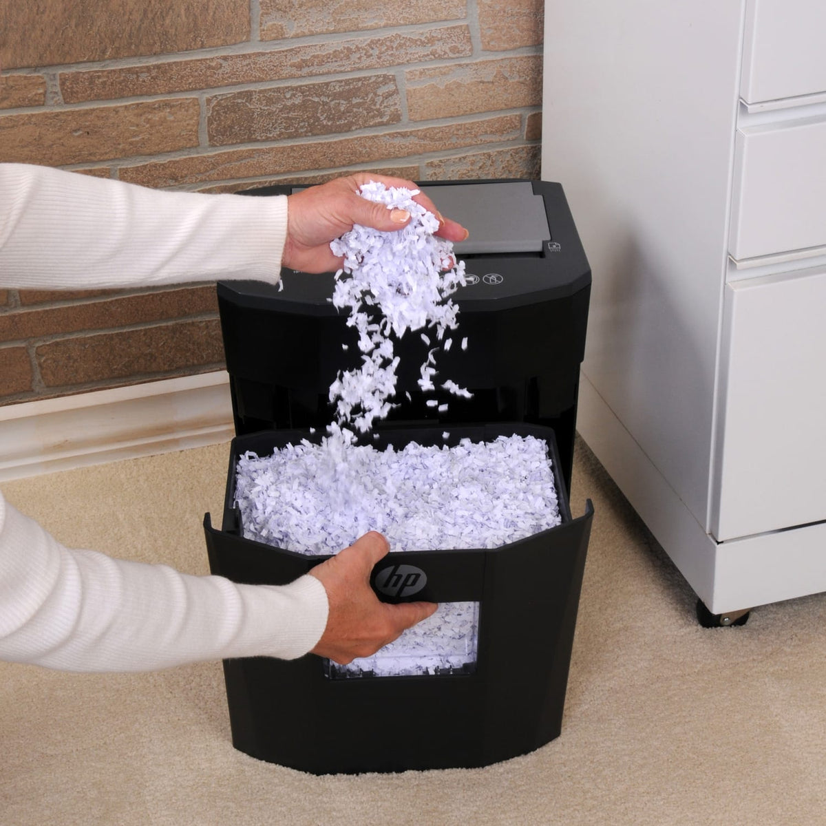 HP AF890 80-Sheet Microcut Paper Shredder with 3.8-Gallon Bin, Auto Feed 80/Manual Feed 9, Also Shreds Credit Cards and Staples