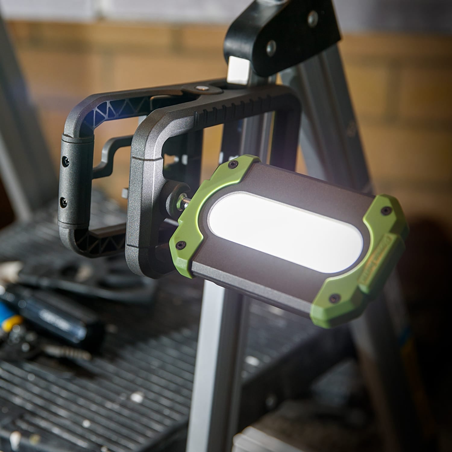 PowerSmith 1000-Lumen Rechargeable LED Clamp Light