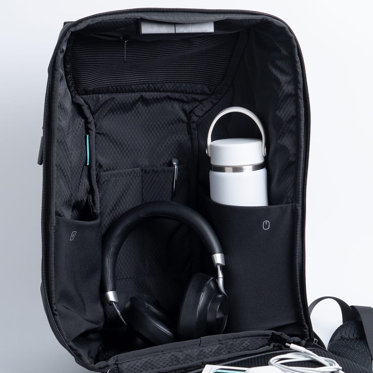 Scapade AirPack BackPack with Apple Find My Tracker and TSA-Approved Lock