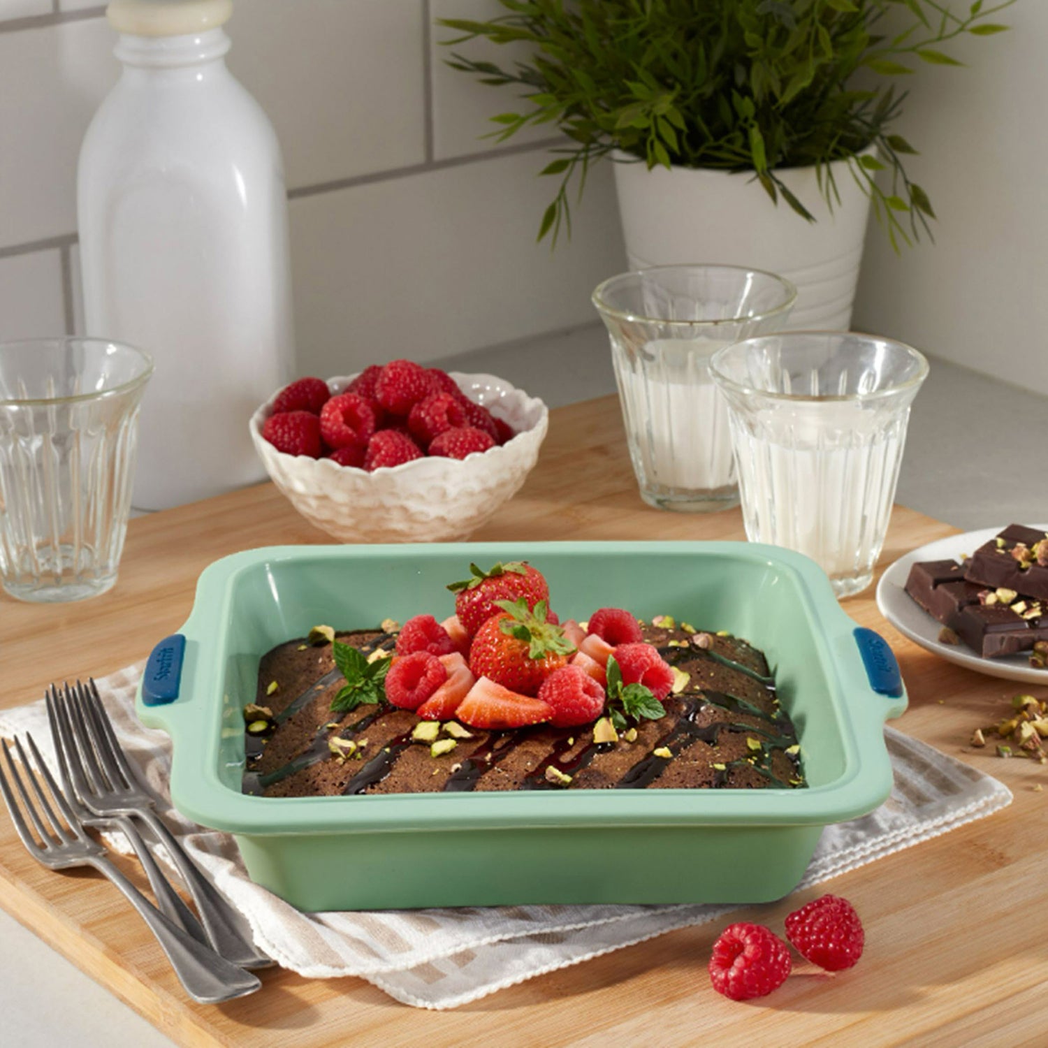 Starfrit 8-In. Silicone Square Cake Pan with Integrated Metal Frame, Sage Green