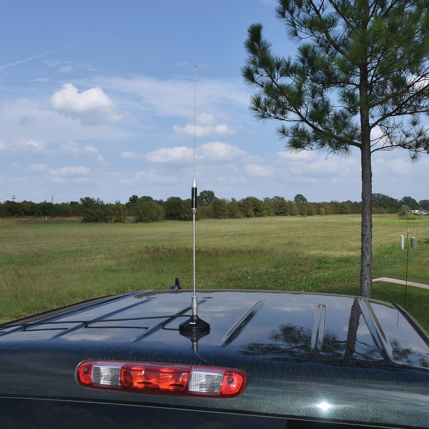 Tram Center-Load Stainless Steel Whip CB Magnet-Mount Antenna Kit with 3-1/2-In. Magnet and Cable