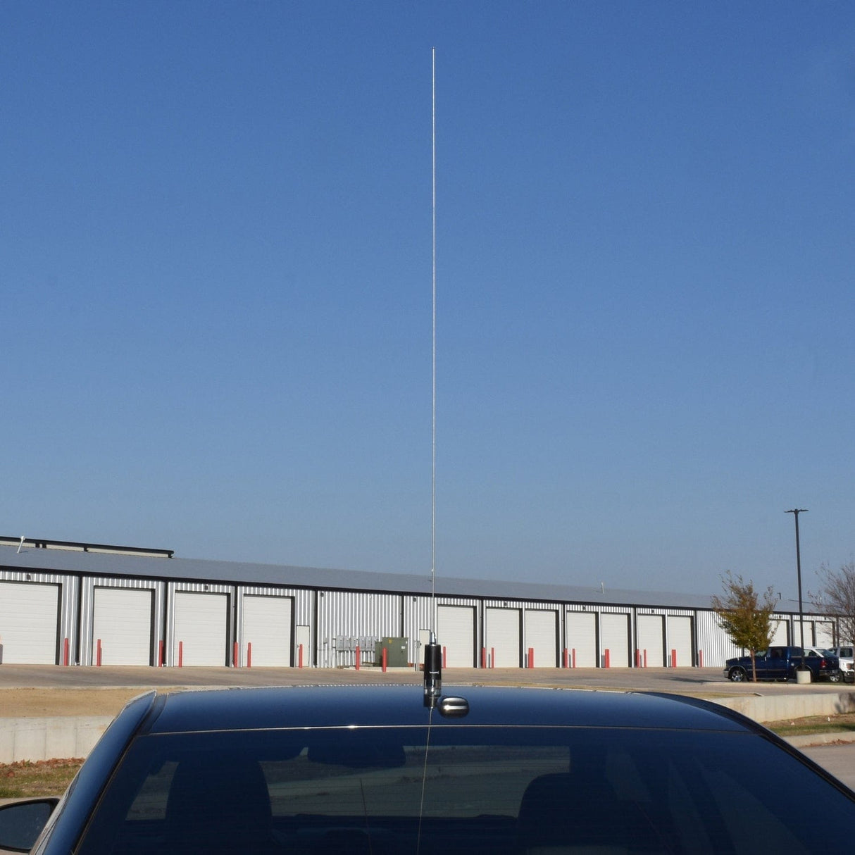 Browning 200-Watt Low-Band 26.5 MHz to 30 MHz Unity-Gain UHF Antenna with NMO Mounting, Silver Base