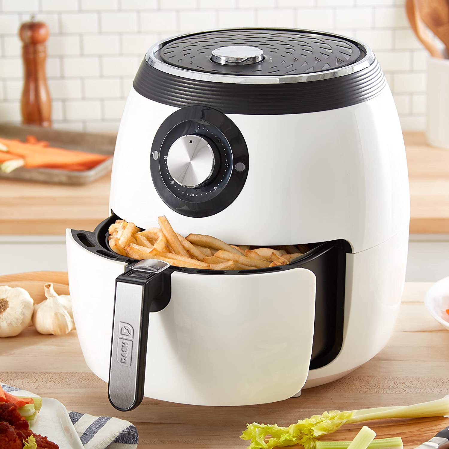 Dash Deluxe Air Fryer 6QT. White - Certified Refurbished