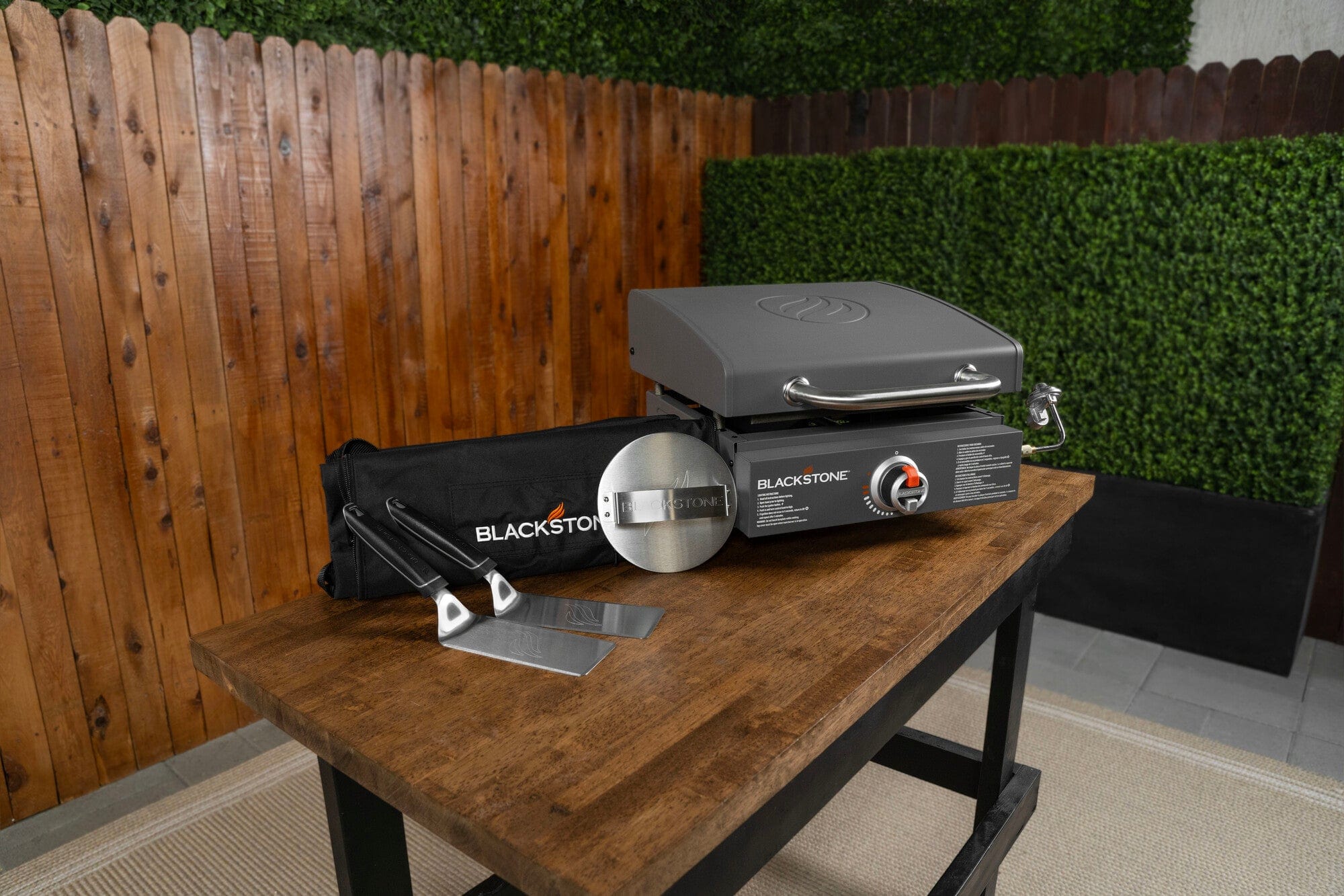 Blackstone 17in Tabletop Griddle Bundle with Hood, Smash & Sear Press, 2 Spatulas, and heavy-duty carry bag, Gray/Gunmetal - Refurbished