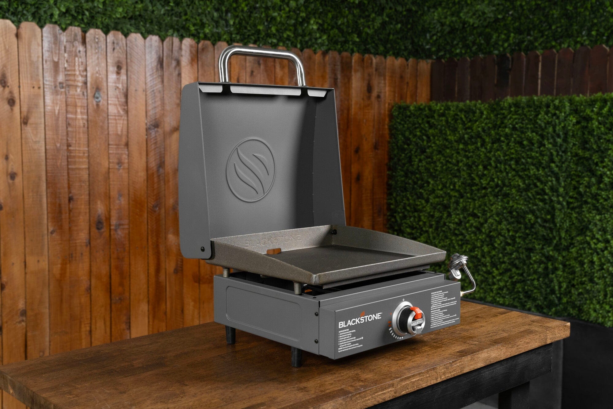 Blackstone 17in Tabletop Griddle Bundle with Hood, Smash & Sear Press, 2 Spatulas, and heavy-duty carry bag, Gray/Gunmetal - Refurbished