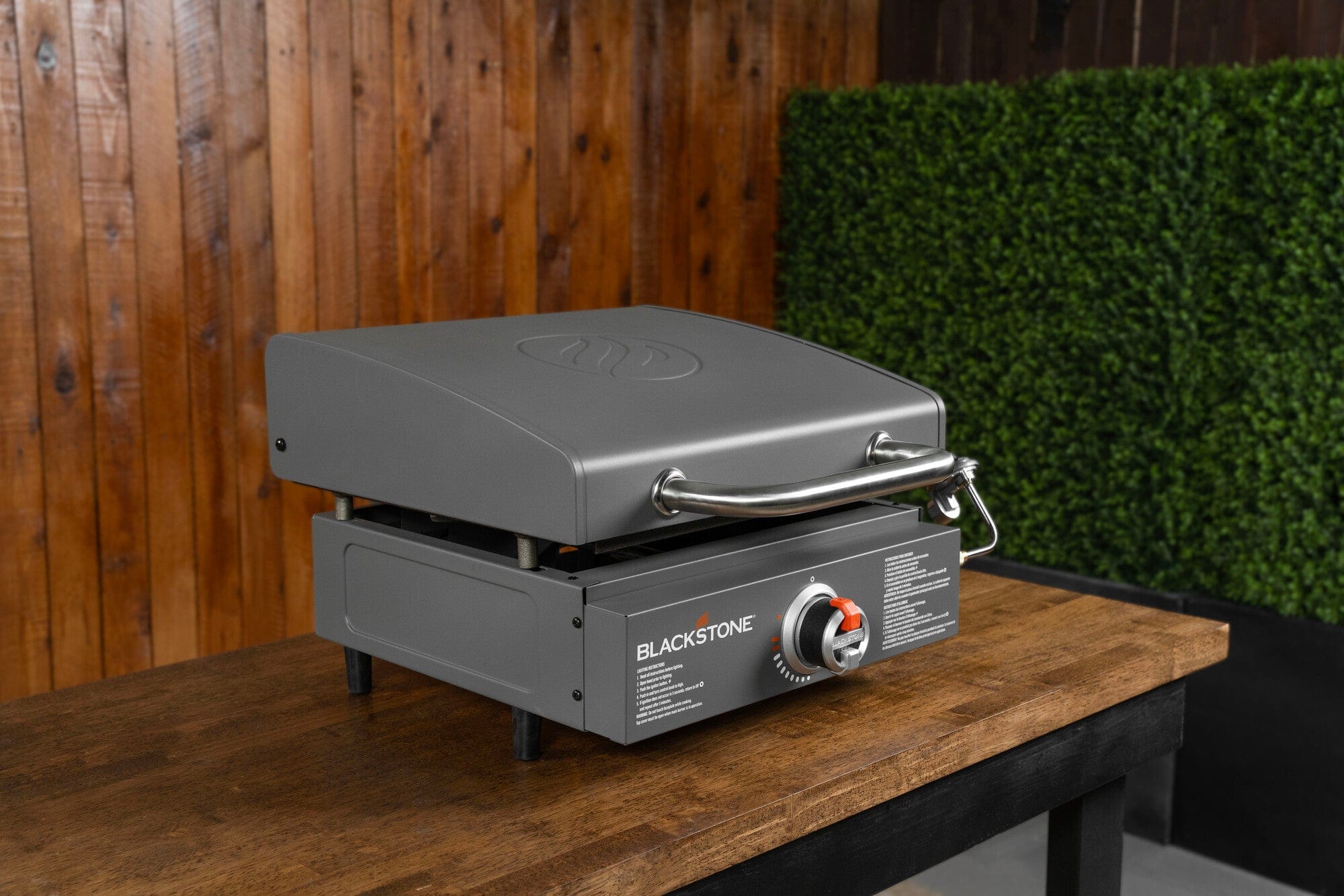 Blackstone 17in Tabletop Griddle Bundle with Hood, Smash & Sear Press, 2 Spatulas, and heavy-duty carry bag, Gray/Gunmetal - Refurbished