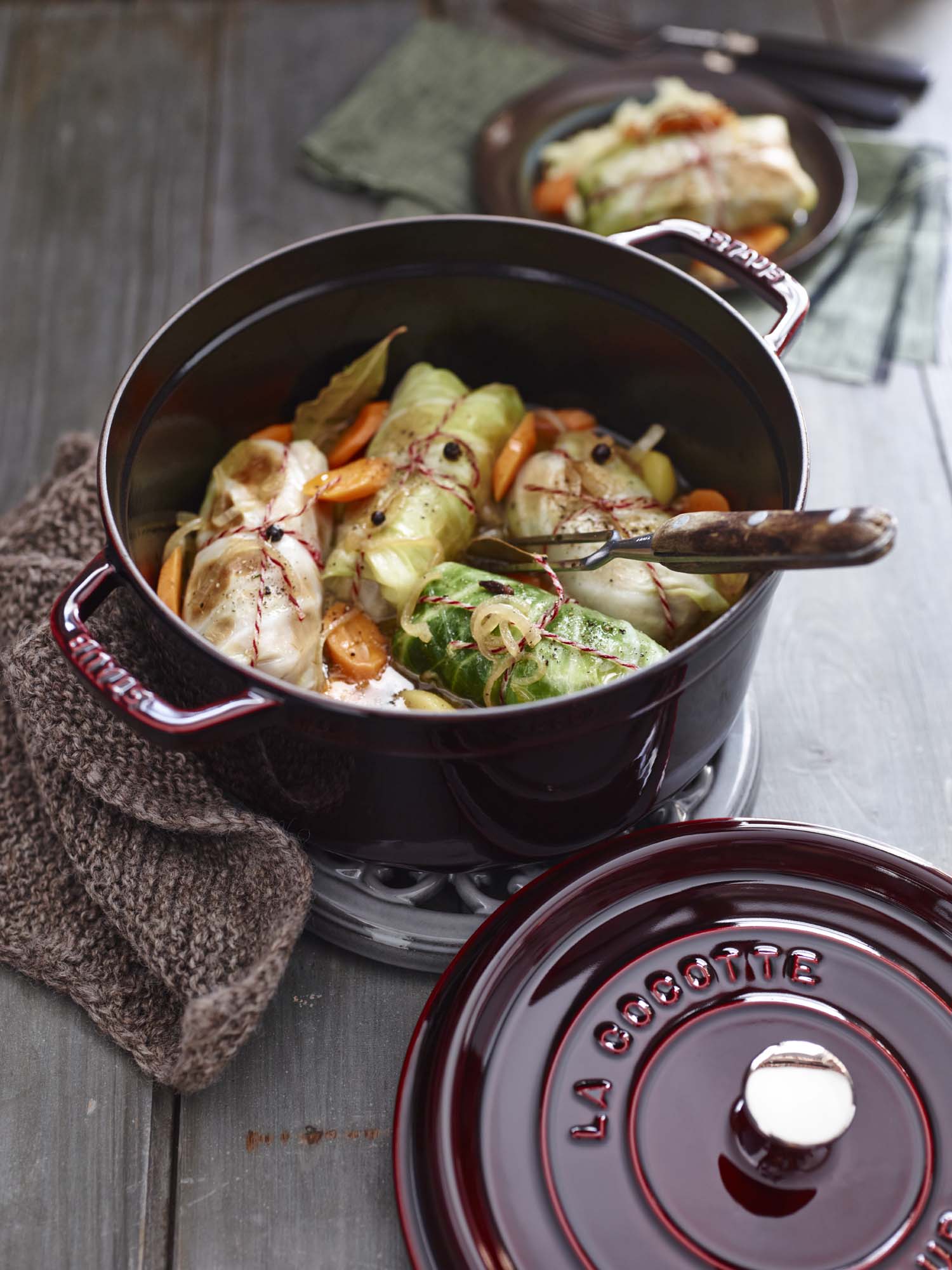 Staub Cast Iron 5.5-qt Round Cocotte, Dutch Oven - Grenadine