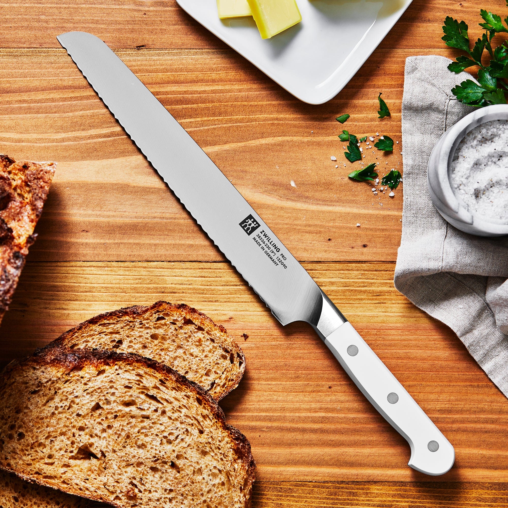 Zwilling Pro Le Blanc 9-inch Z15 Serrated Bread Knife