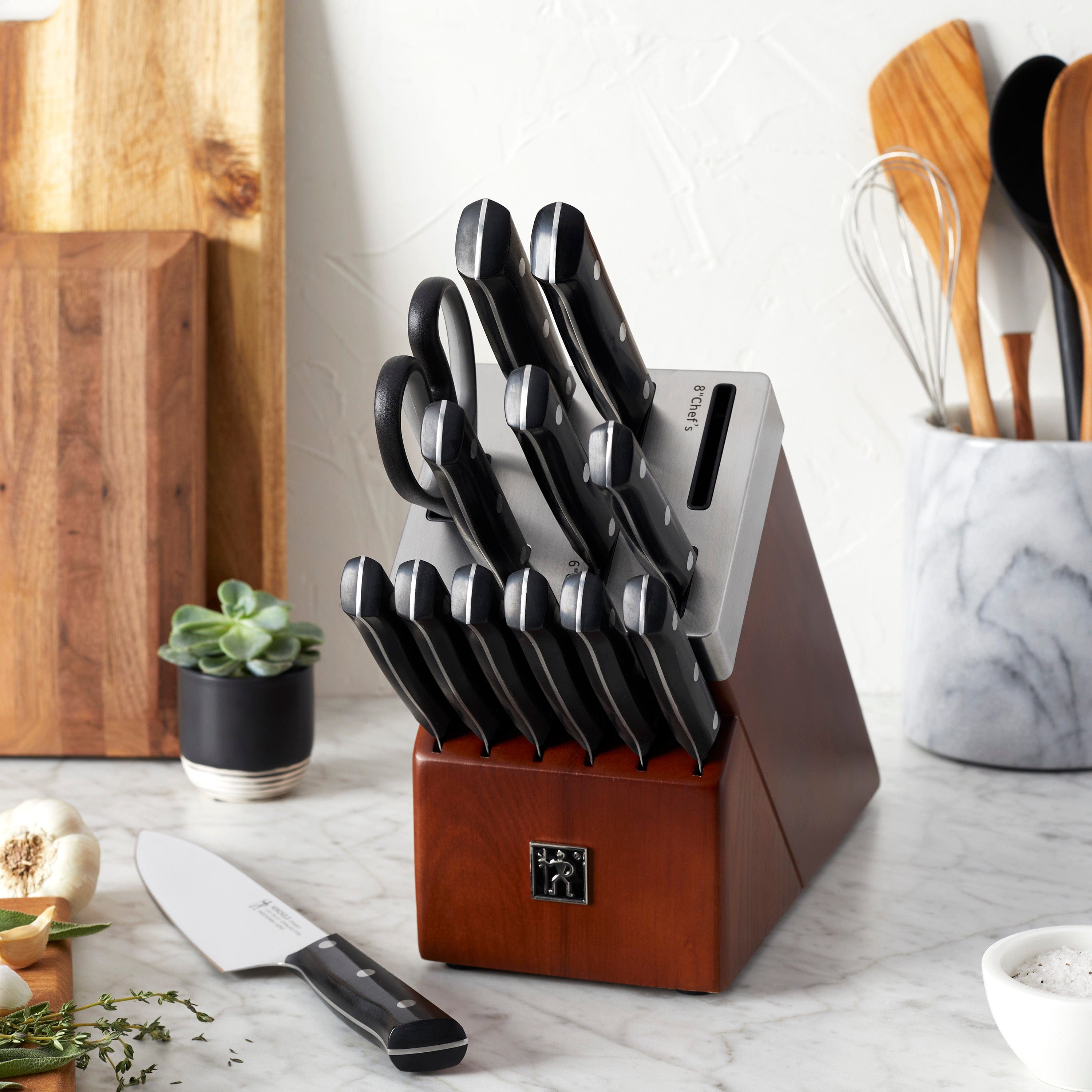 Henckels Dynamic 14-pc Self-Sharpening Knife Block Set