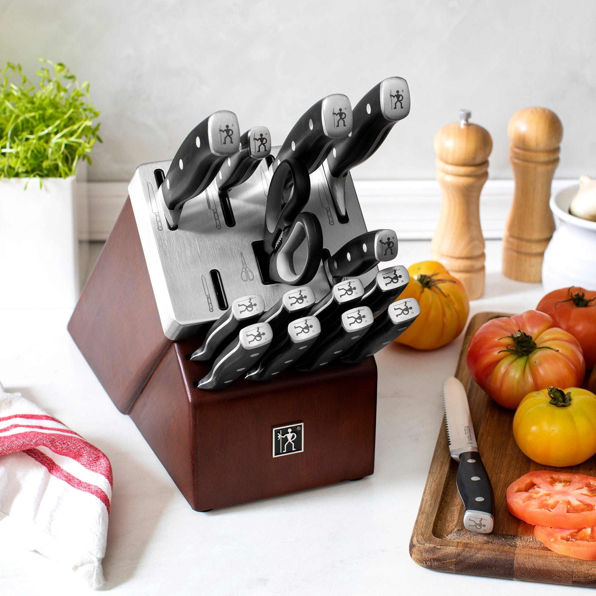 Henckels Forged Accent 16-pc Self-Sharpening Knife Block Set