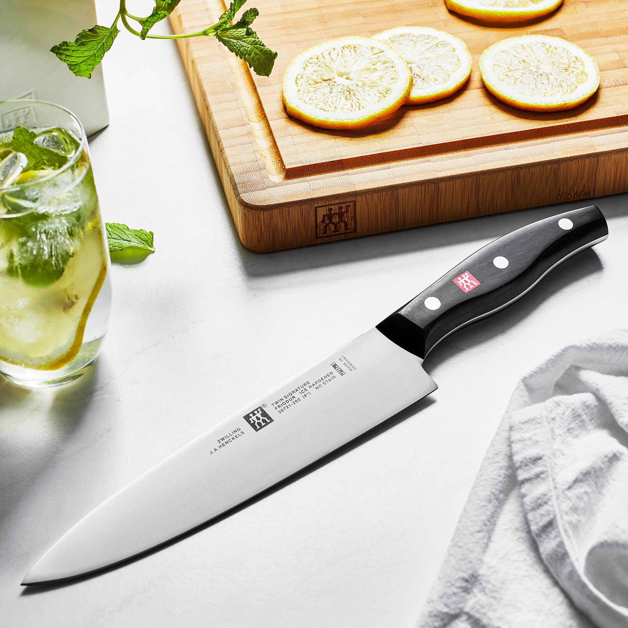 Zwilling Twin Signature 8-inch German Chef Knife, Kitchen Knife, Stainless Steel Knife, Black