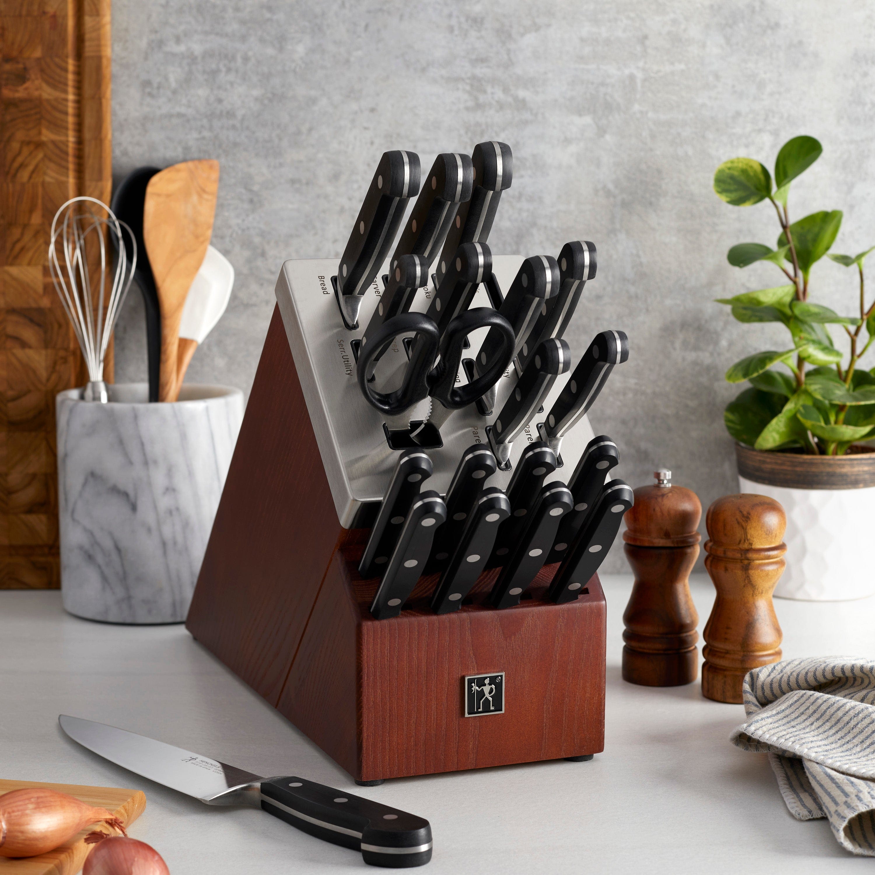 Henckels Classic 20-pc Self-Sharpening Knife Block Set