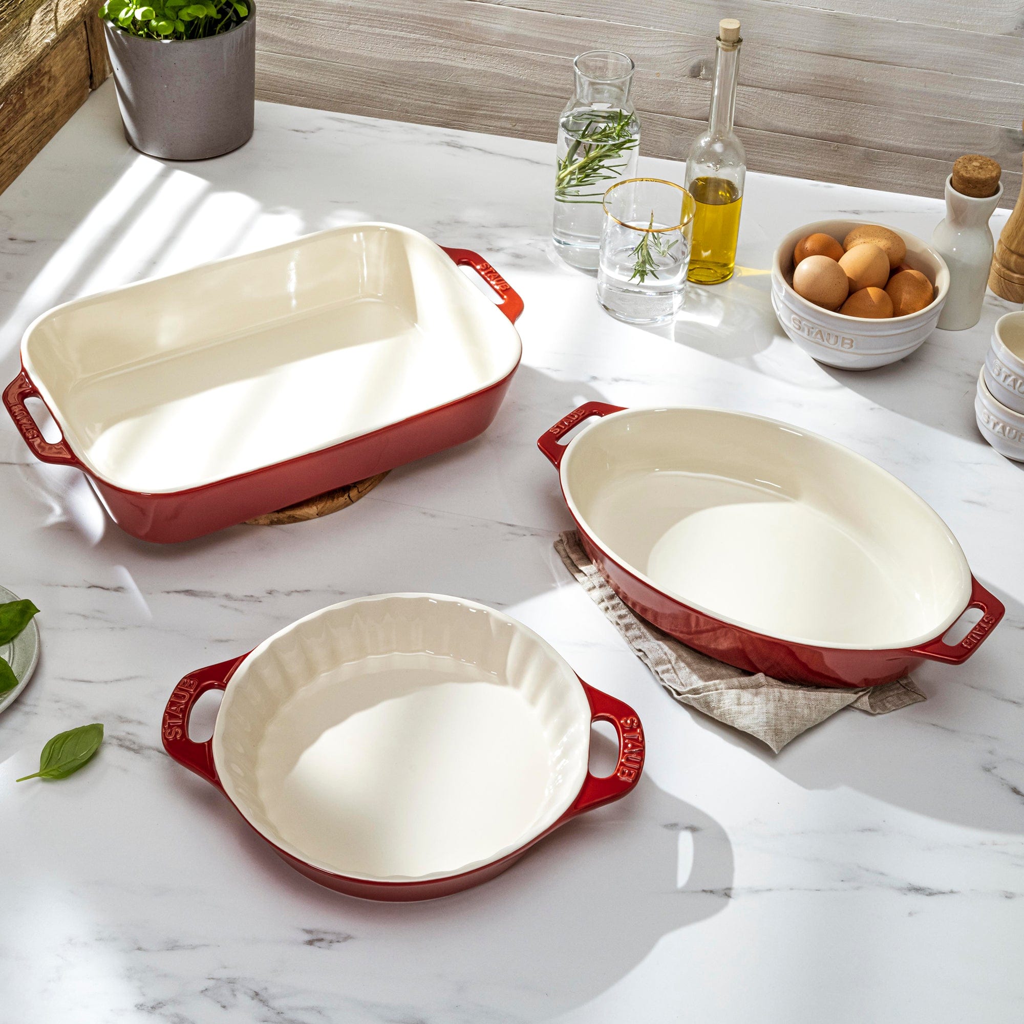 Staub Ceramic 9-inch Pie Dish - Cherry