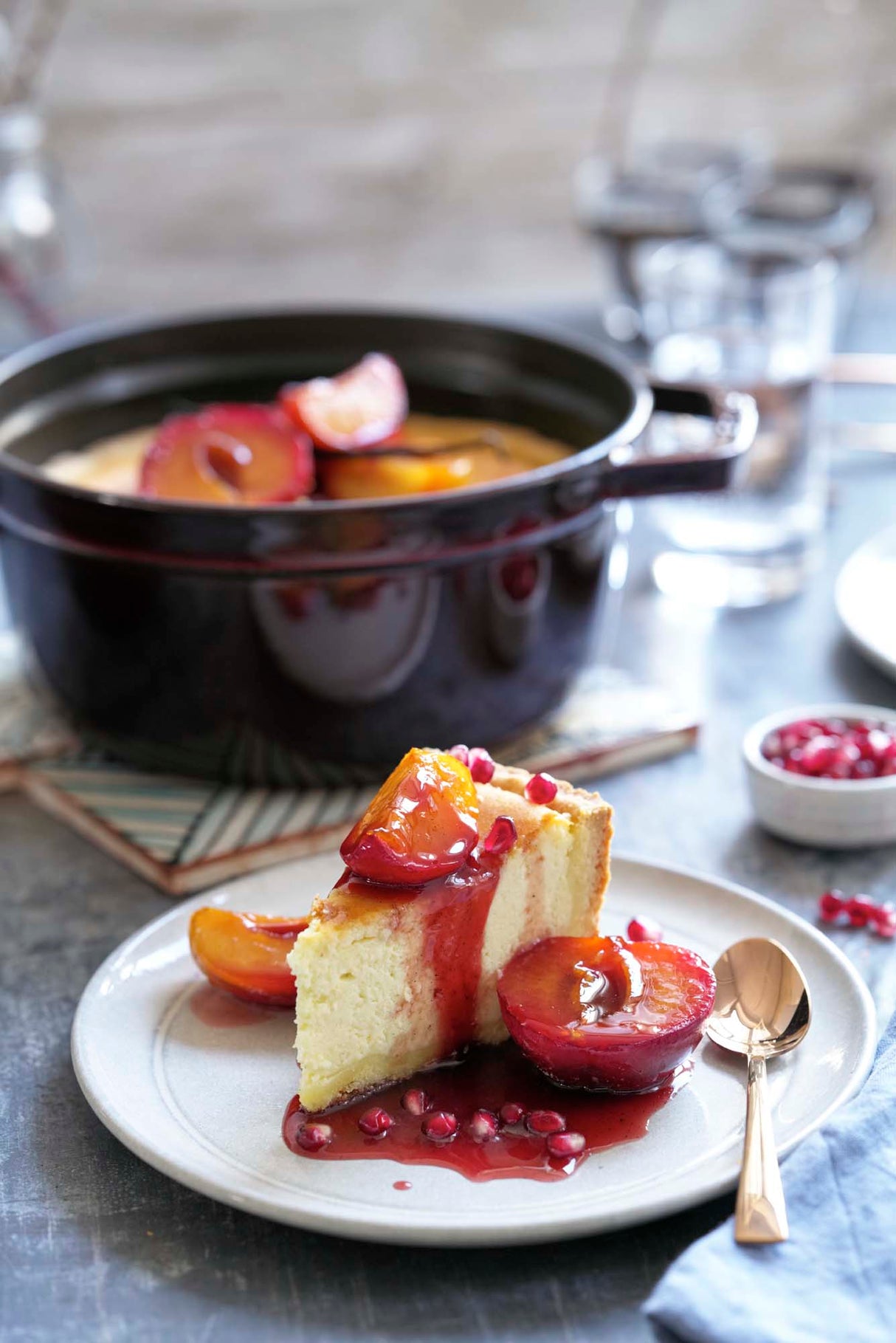 Staub Cast Iron 2.75-qt Round Cocotte, Dutch Oven - Grenadine