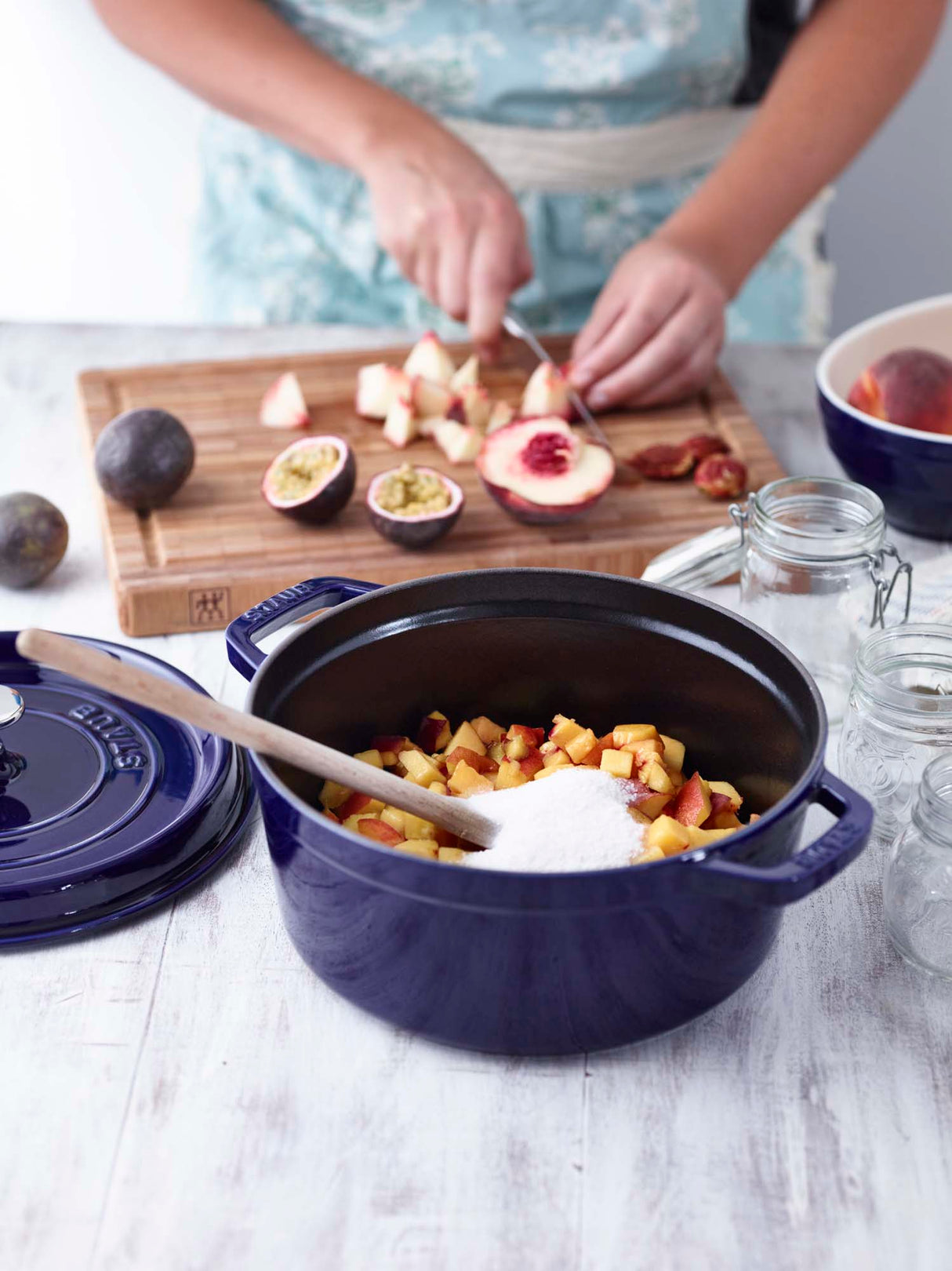 Staub Cast Iron 5.5-qt Round Cocotte, Dutch Oven - Dark Blue