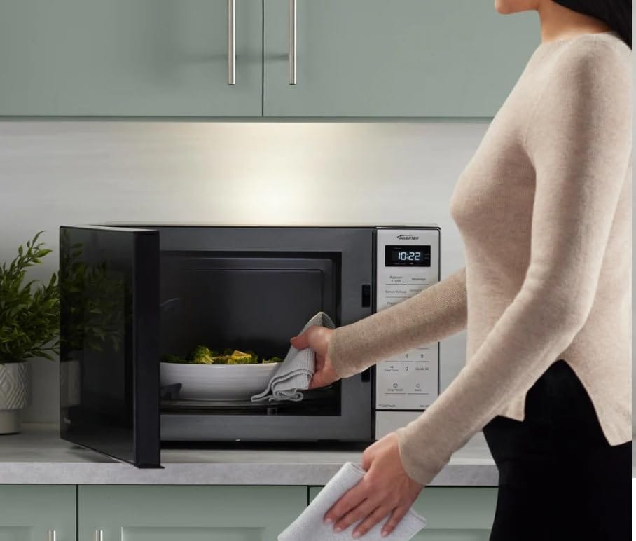 Panasonic 1.2 cu. ft. 1250W Inverter Microwave, Black - Certified Refurbished