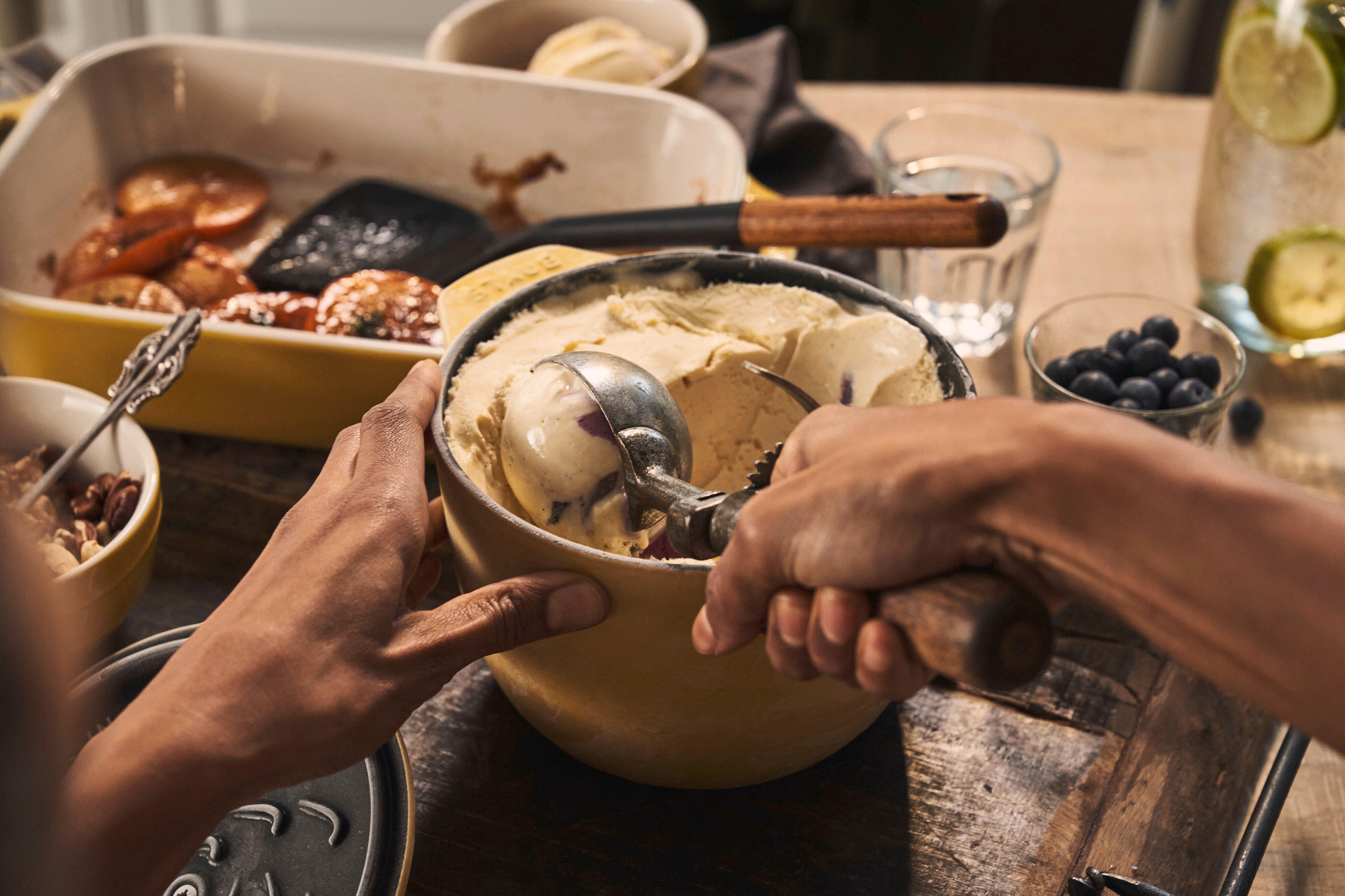 Staub Cast Iron 1.5-qt Petite French Oven - Citron