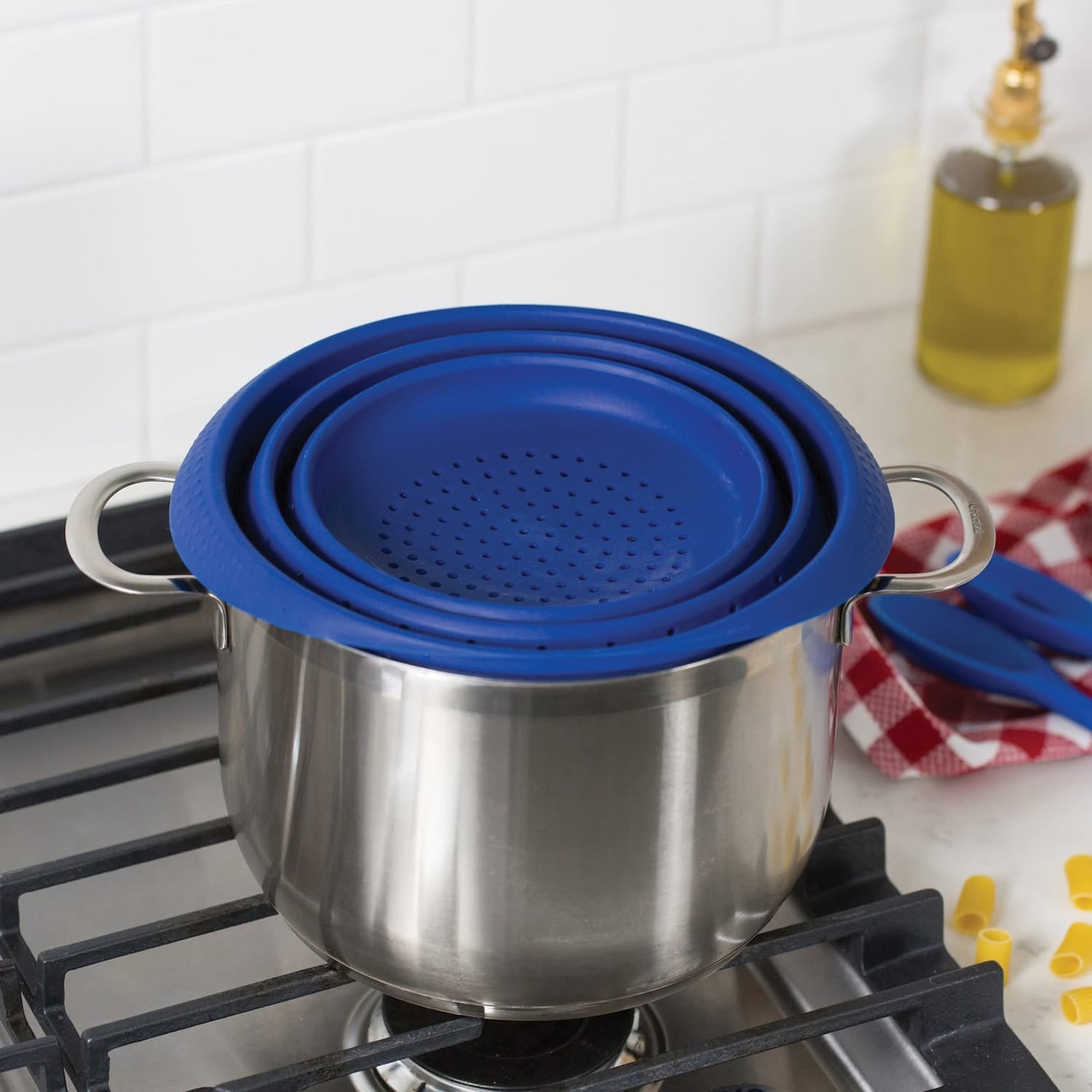 Better Houseware 4-Qt. Collapsible Silicone Colander, Blue