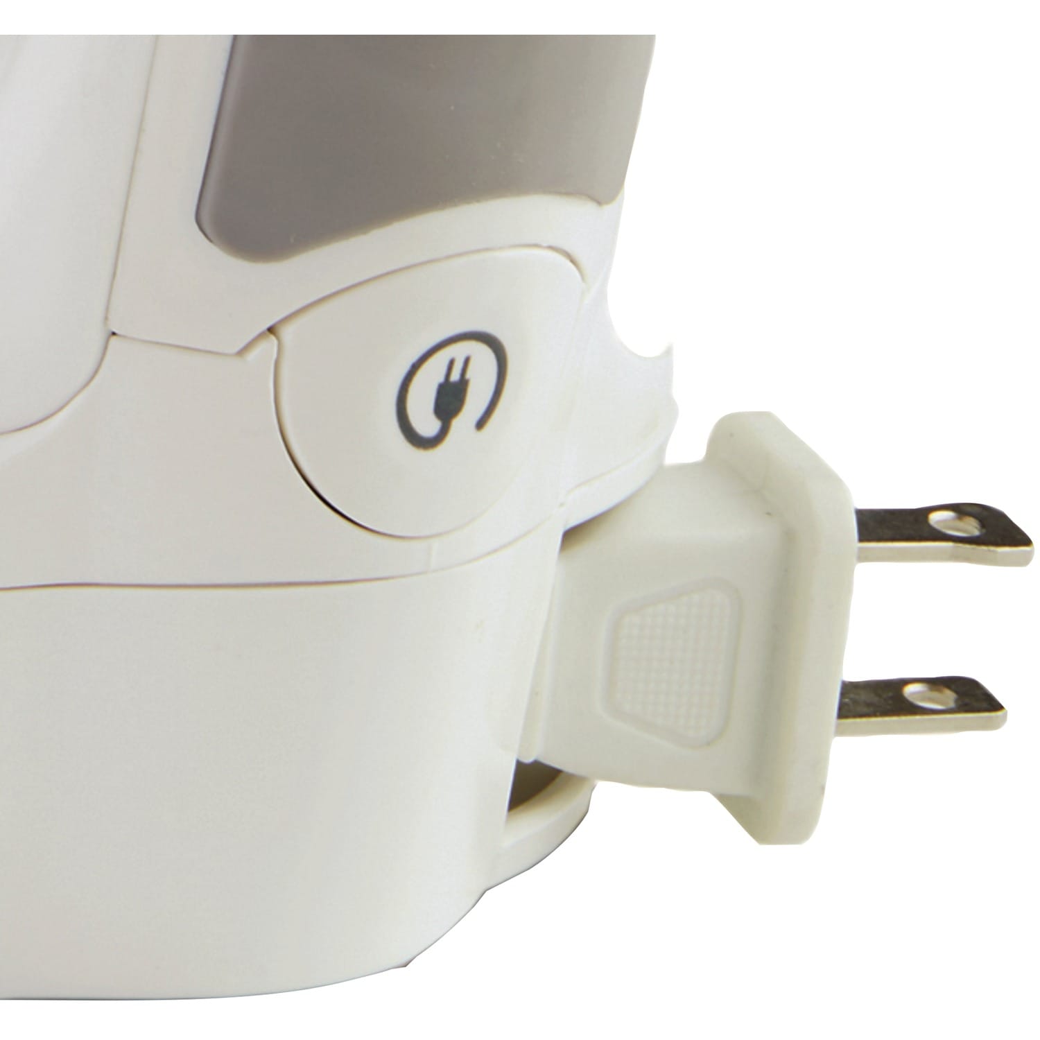 Brentwood 1200-Watt Nonstick Steam Iron with Retractable Cord, White