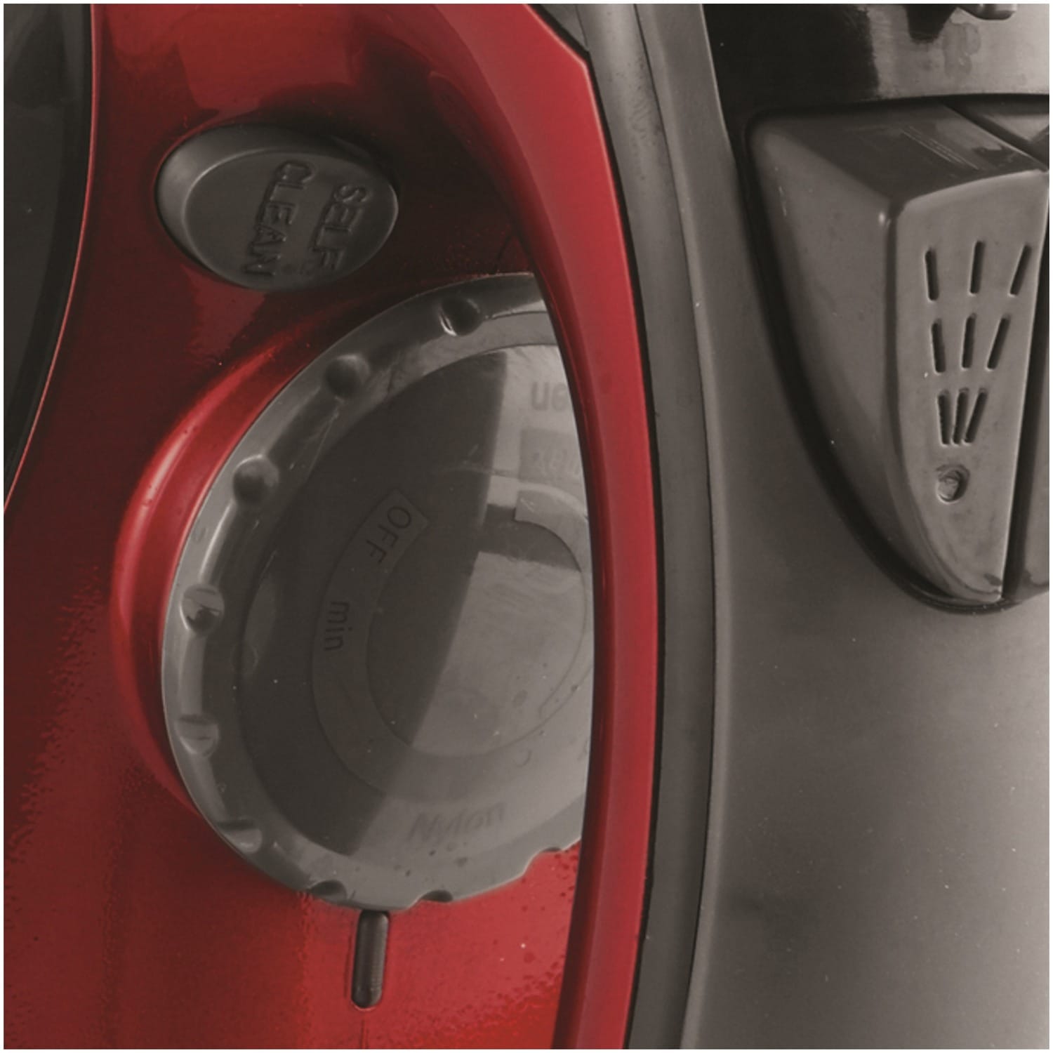 Brentwood Steam Iron with Auto Shutoff, Red