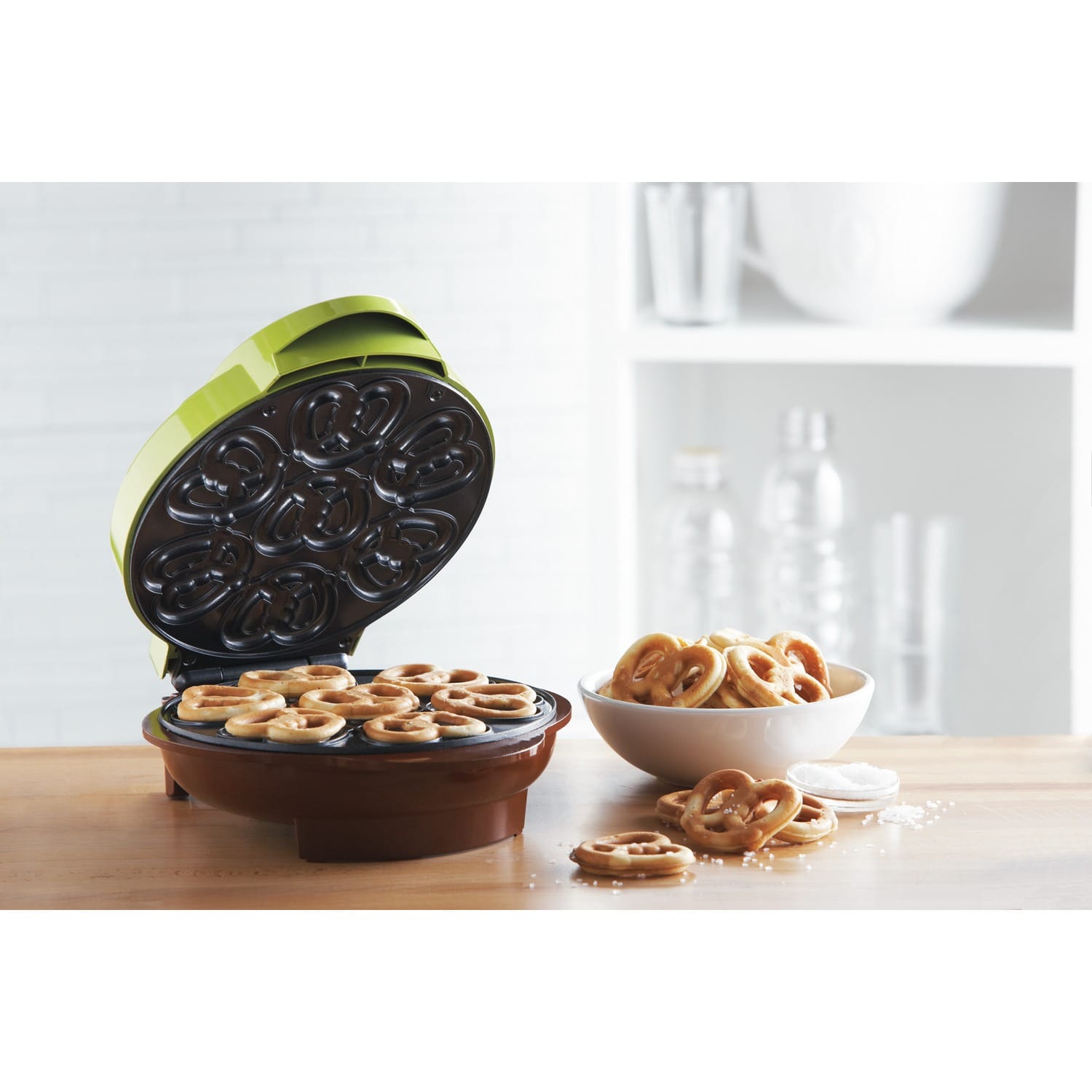 Brentwood Just For Fun Electric 6-Hole Nonstick Mini Pretzel Maker