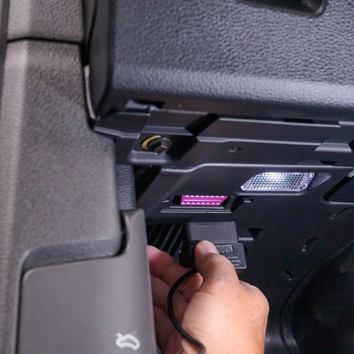 Cobra Easy Hardware Kit with OBDII-to-USB Power Adapter with Bypass for Cobra SC-Series Dashcams